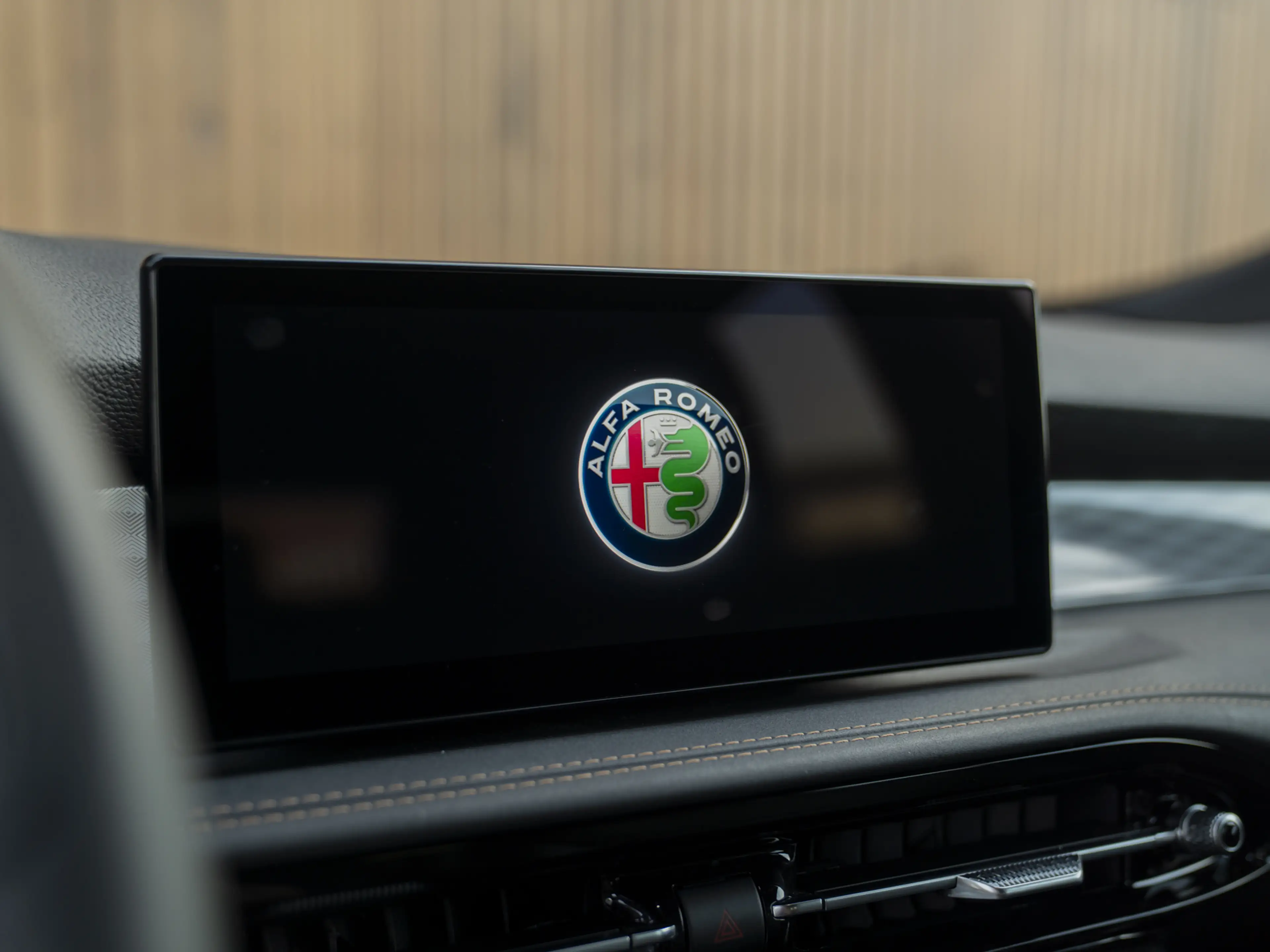 Alfa Romeo Tonale 280pk PHEV Veloce — photo 29
