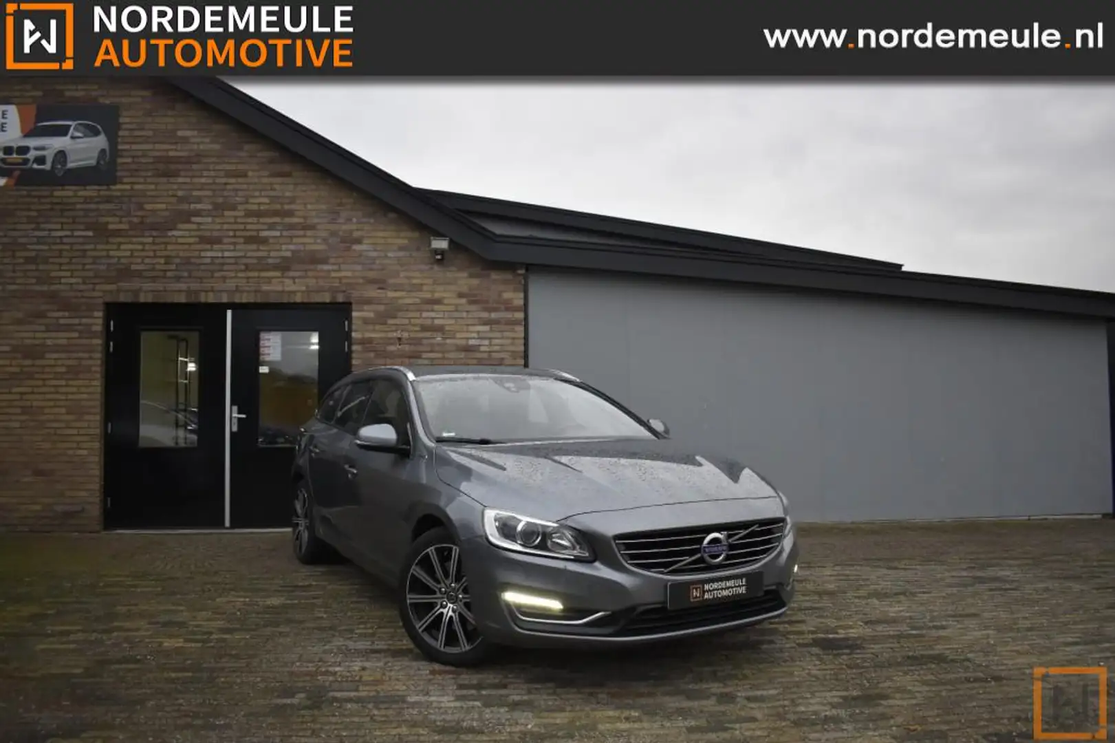 Volvo V60 2.4 D5 Twin EN. Special ED. Xenon, AUT, Navi Gris - 1