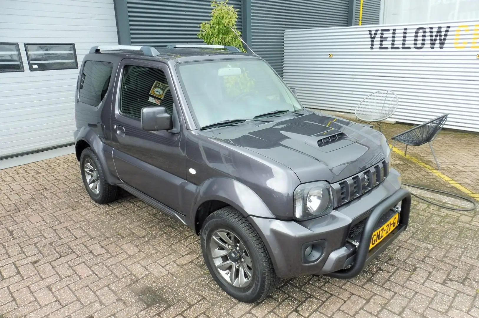 Suzuki Jimny 1.3 Exclusive 4x4 LEDER/NAVI Grijs - 2