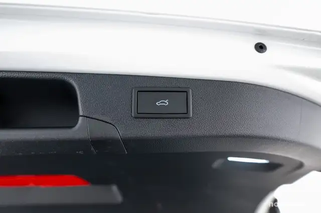 Volkswagen Passat view 9