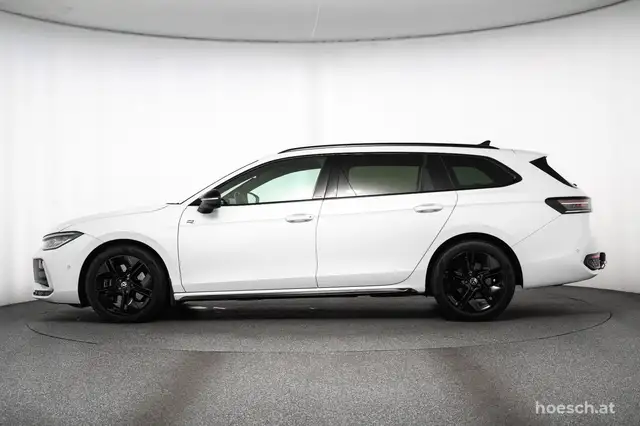 Volkswagen Passat view 3