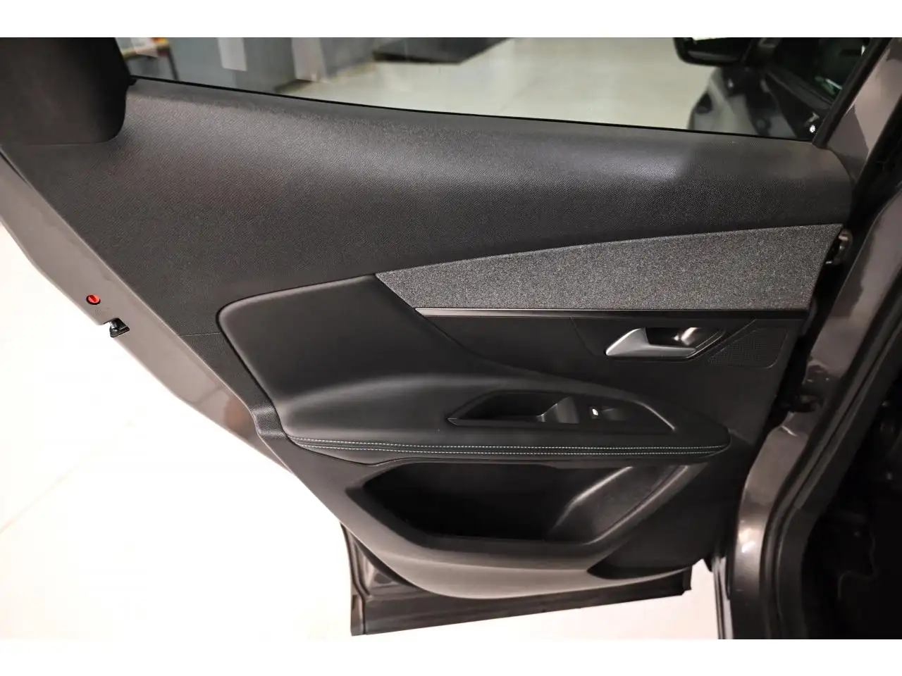 Peugeot 3008 3008 Plug-In Hybrid — photo 26
