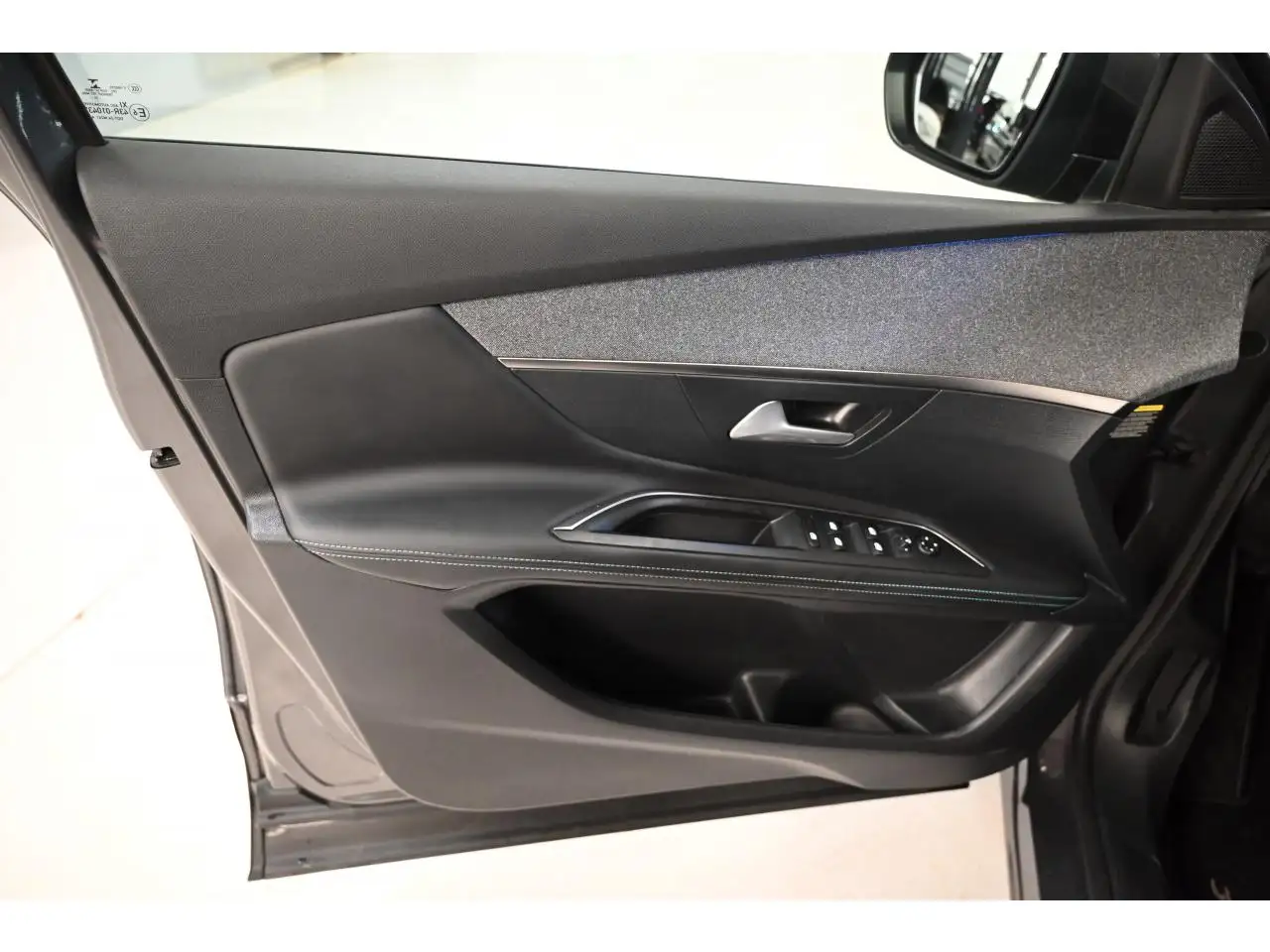 Peugeot 3008 3008 Plug-In Hybrid — photo 25