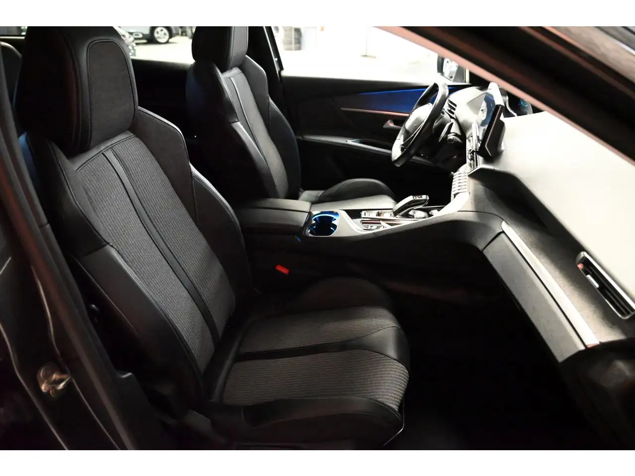Peugeot 3008 3008 Plug-In Hybrid — photo 17