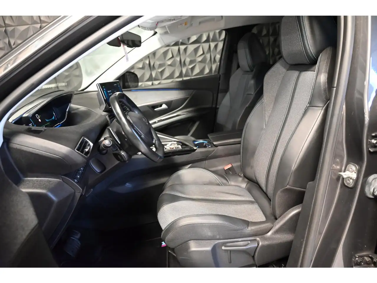 Peugeot 3008 3008 Plug-In Hybrid — photo 14