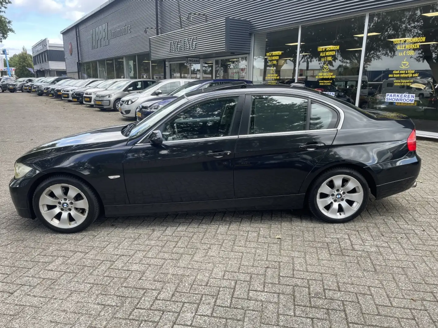 BMW 330 3-serie 330i 259PK!! Dynamic Exec./ Pano/ Xenon/ L Schwarz - 2