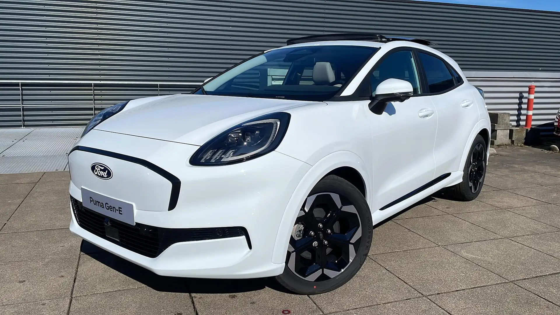 Ford Puma Gen-E Premium 44 kWh Nu in Naaldwijk in de showroo Wit - 1