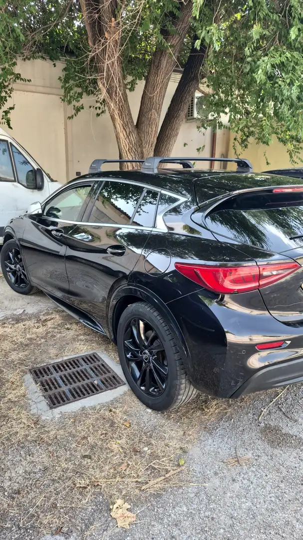 Infiniti Q30 Q30 1.5d Premium 109cv dct Schwarz - 2