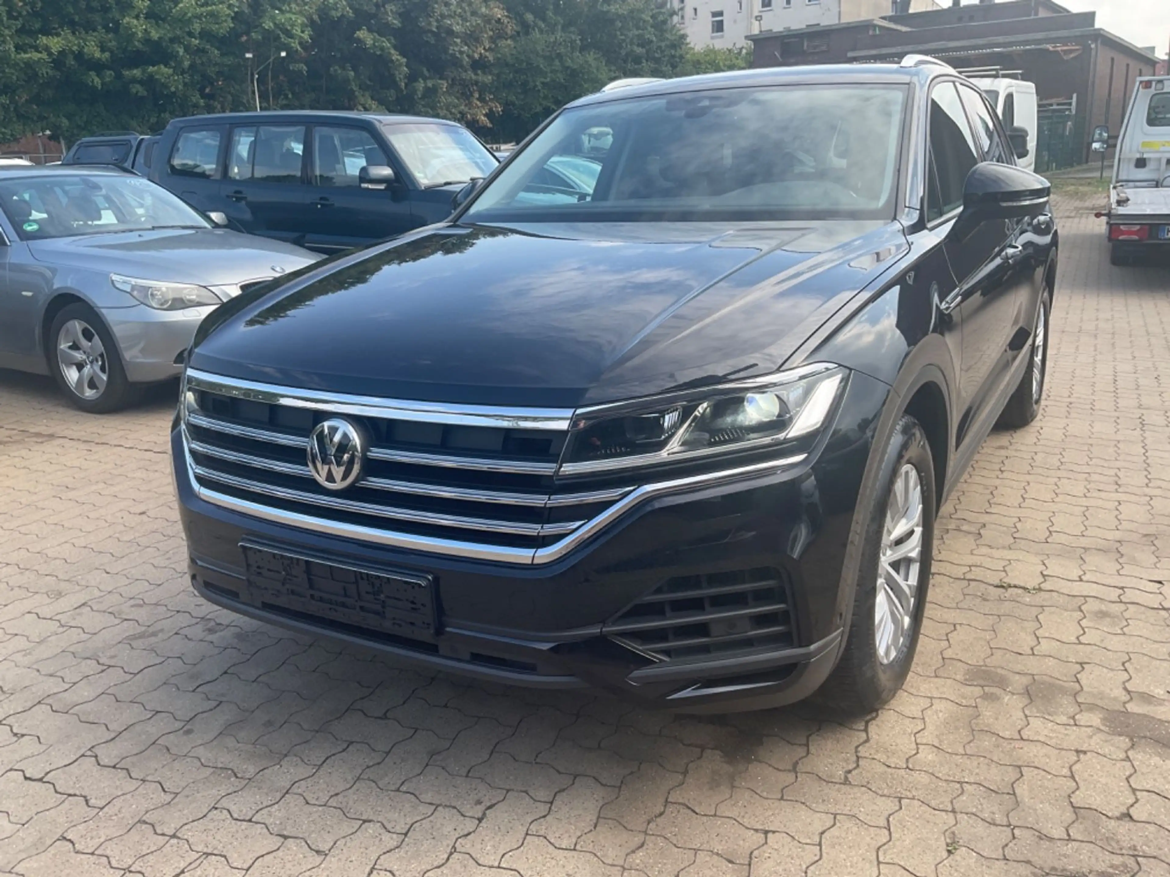 Volkswagen Touareg Basis 4Motion TÜV 10.2027 — photo 3