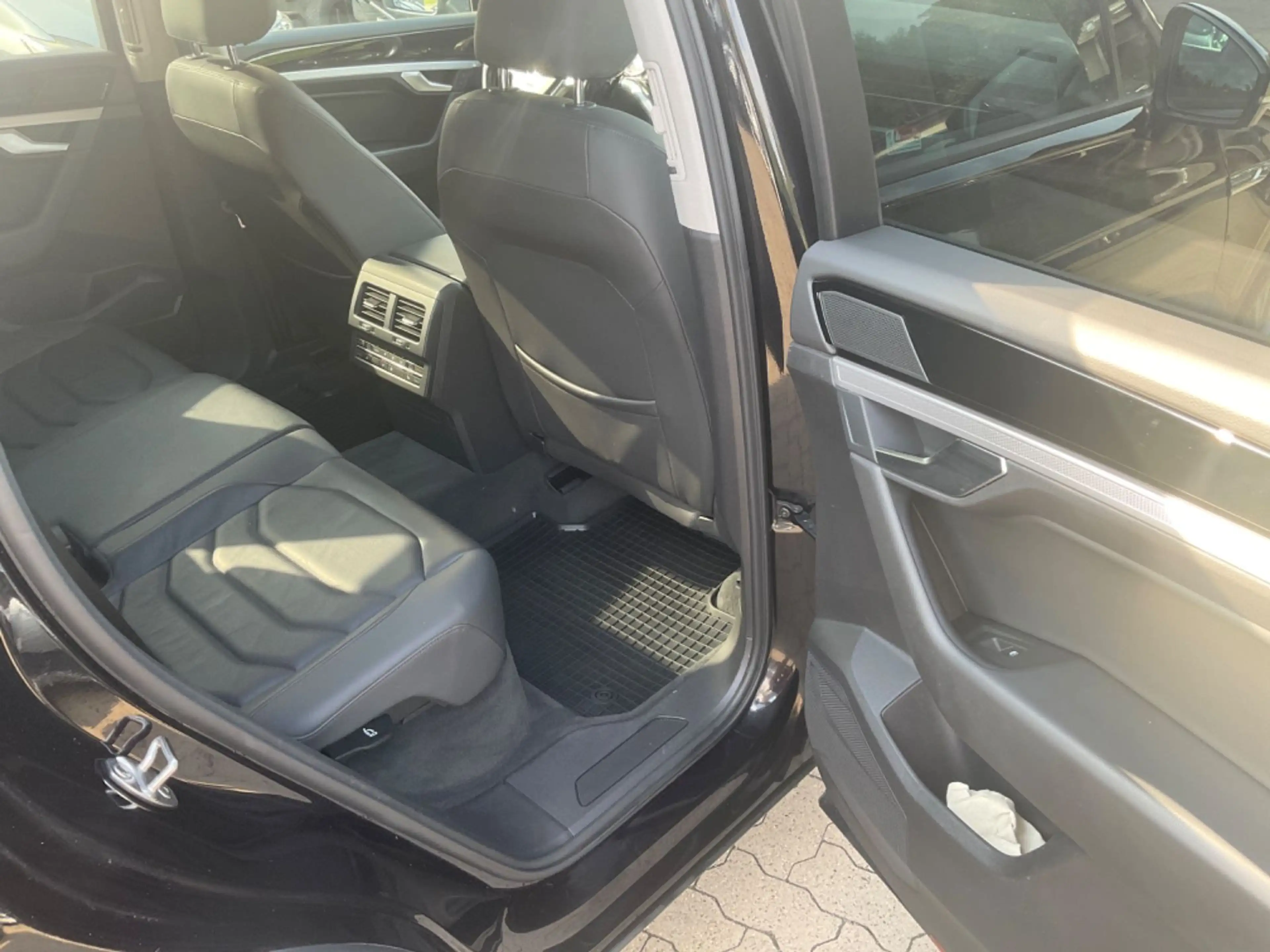 Volkswagen Touareg Basis 4Motion TÜV 10.2027 — photo 6