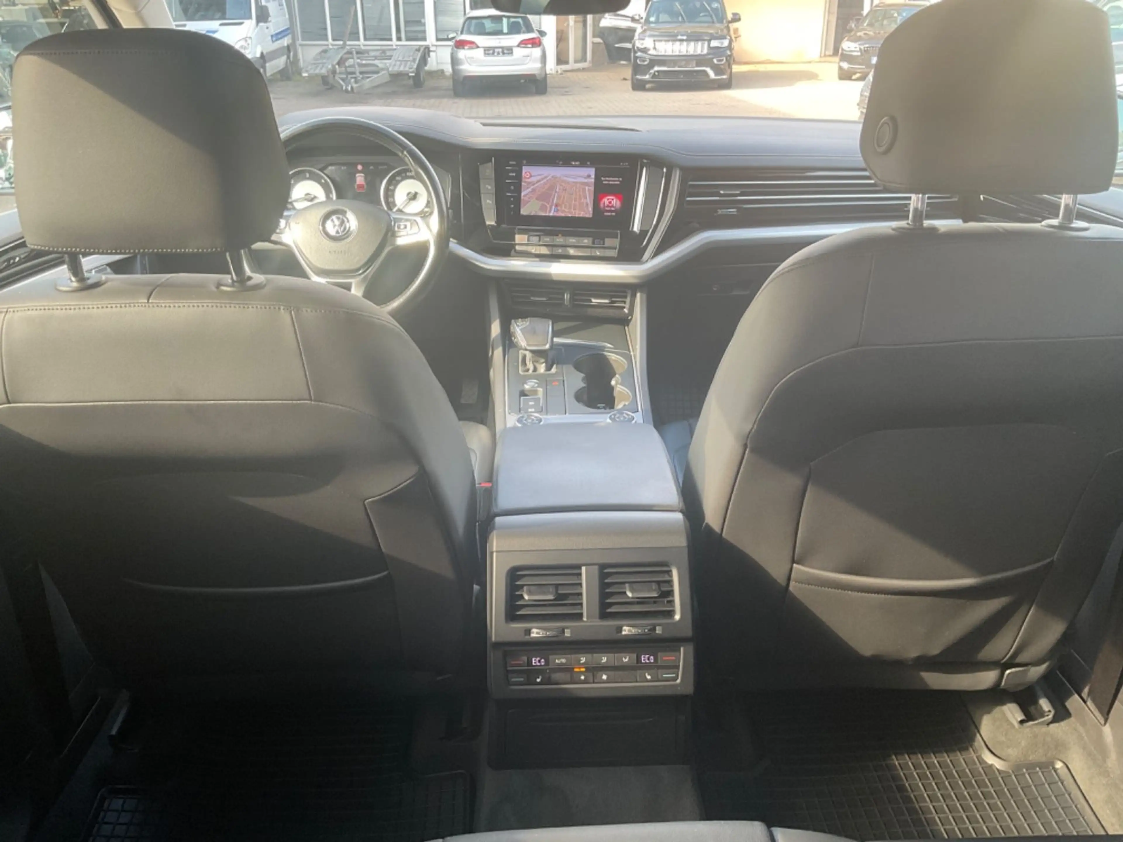Volkswagen Touareg Basis 4Motion TÜV 10.2027 — photo 10