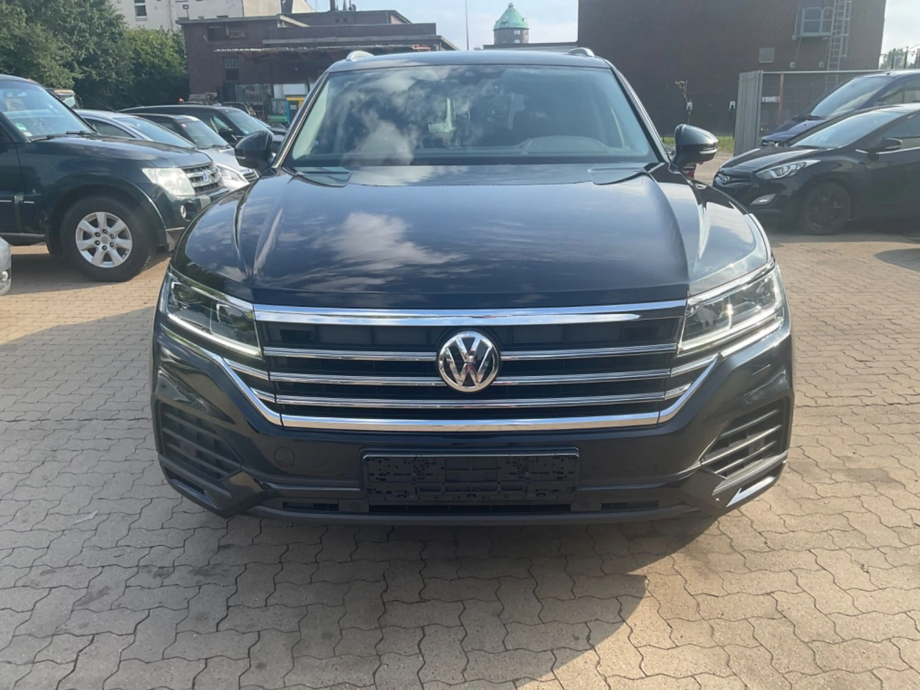 Volkswagen Touareg Basis 4Motion TÜV 10.2027 — photo 4