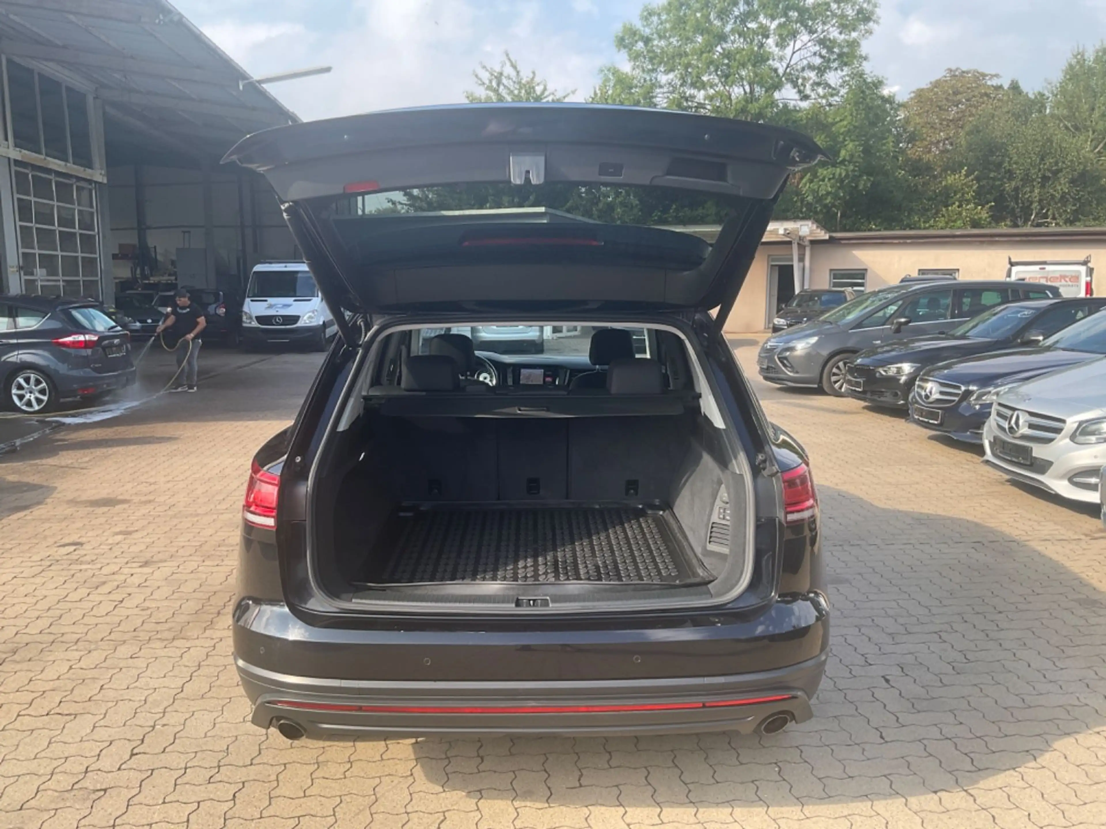 Volkswagen Touareg Basis 4Motion TÜV 10.2027 — photo 9