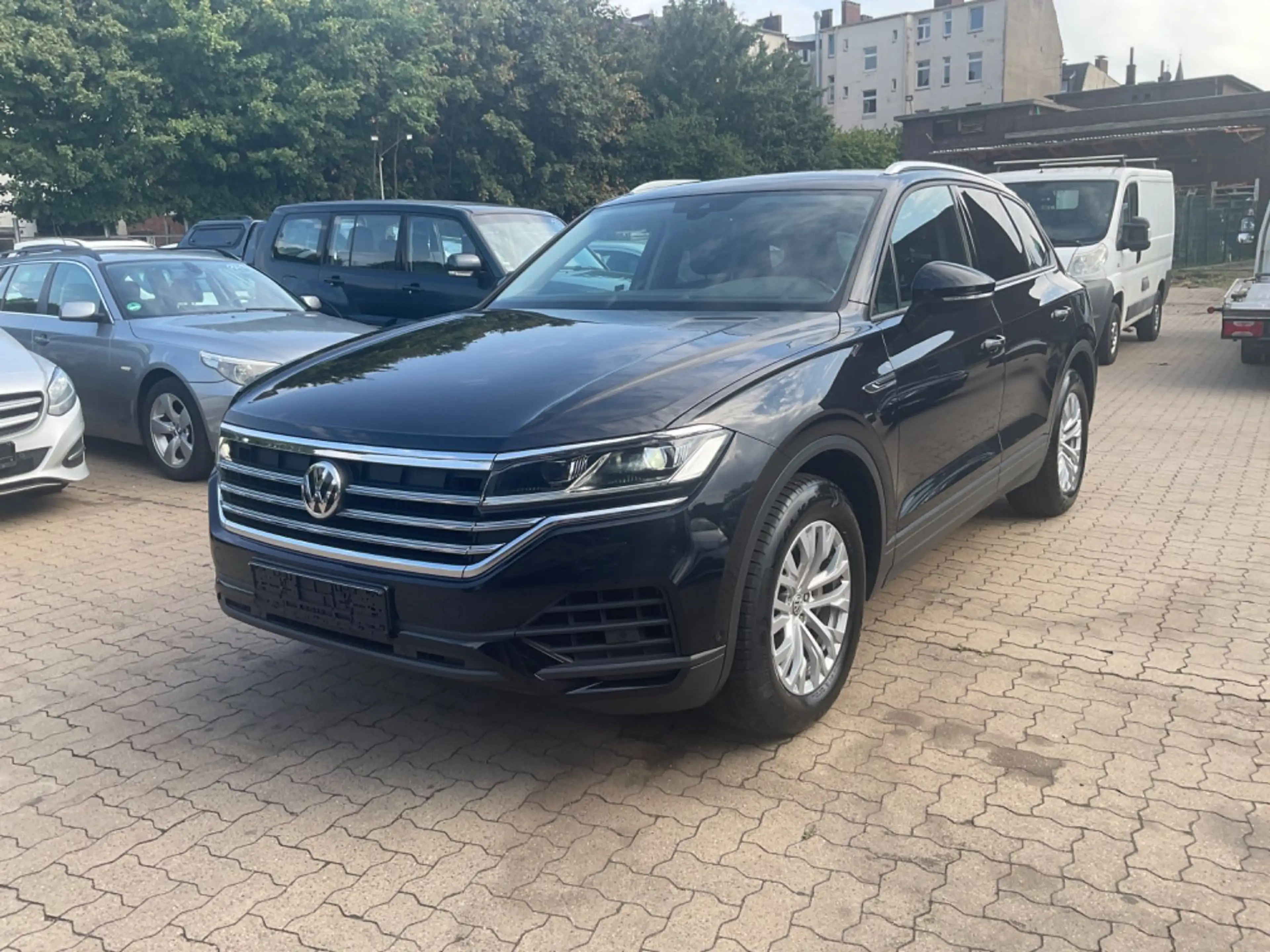 Volkswagen Touareg Basis 4Motion TÜV 10.2027 — photo 2