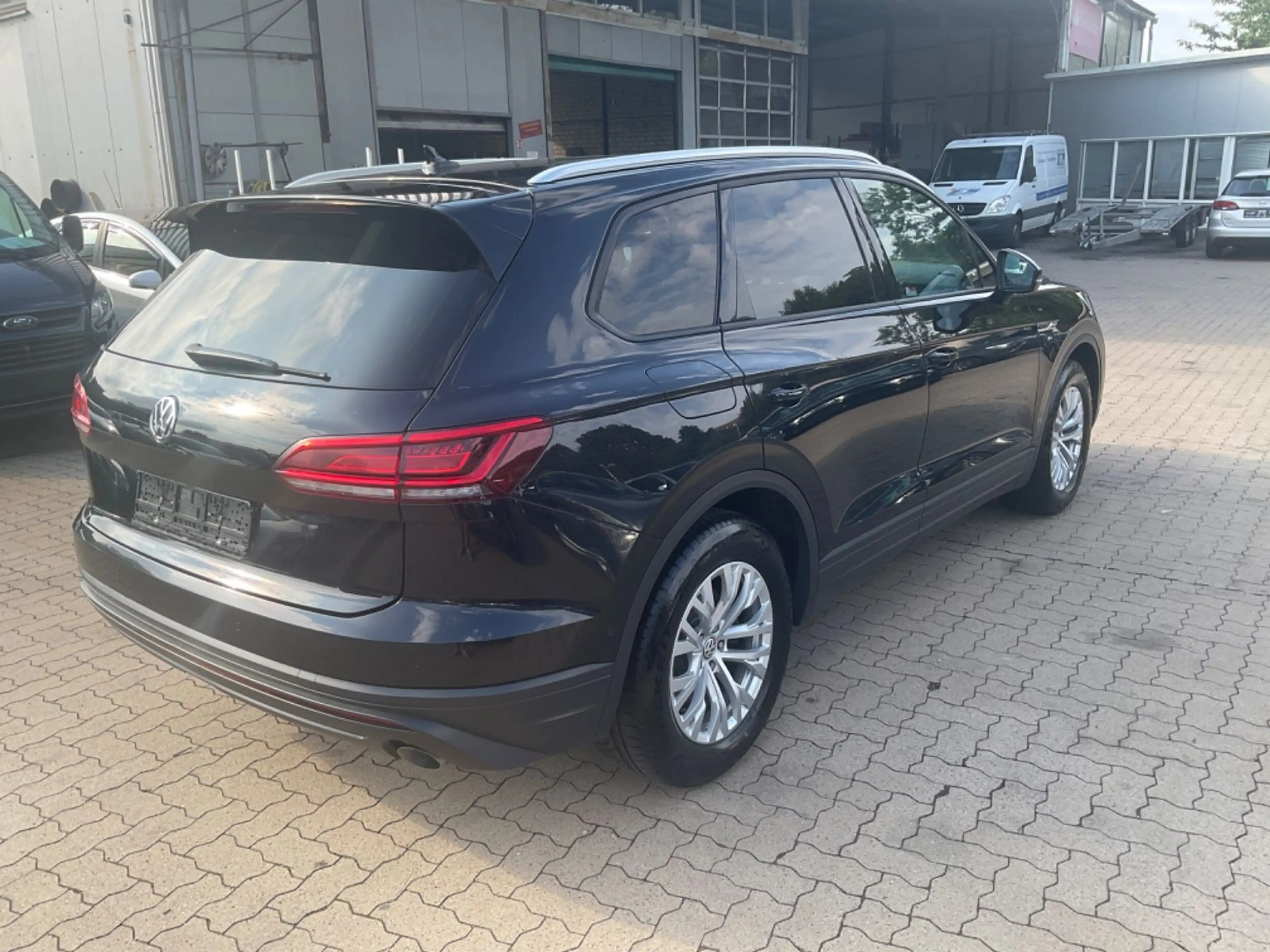 Volkswagen Touareg Basis 4Motion TÜV 10.2027 — photo 7