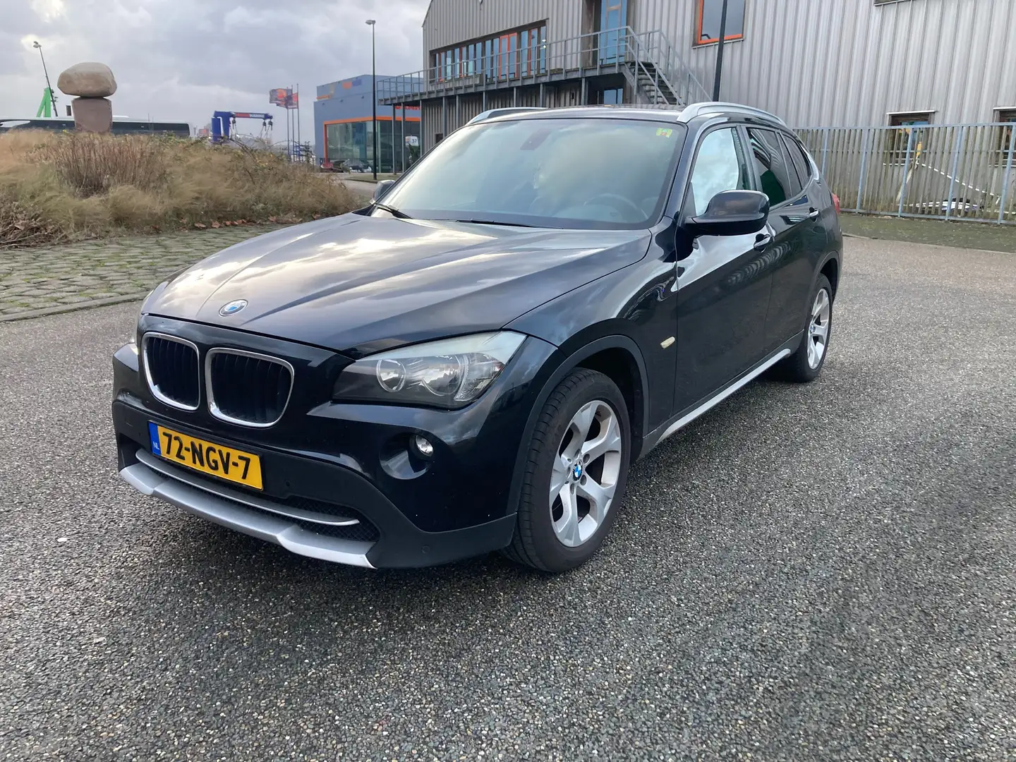 BMW X1 sDrive18i Exec. Zwart - 2