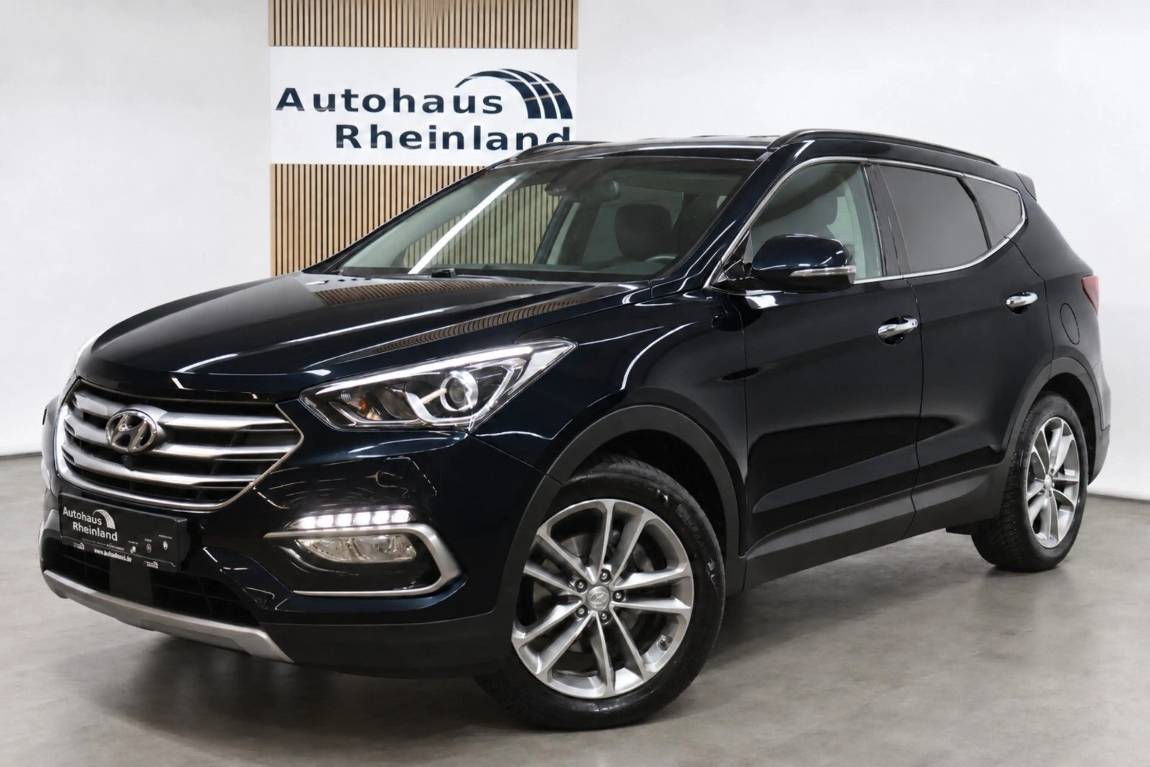 Hyundai SANTA FE Premium 4WD*7-SITZER*360°*AHK*INFINITY*