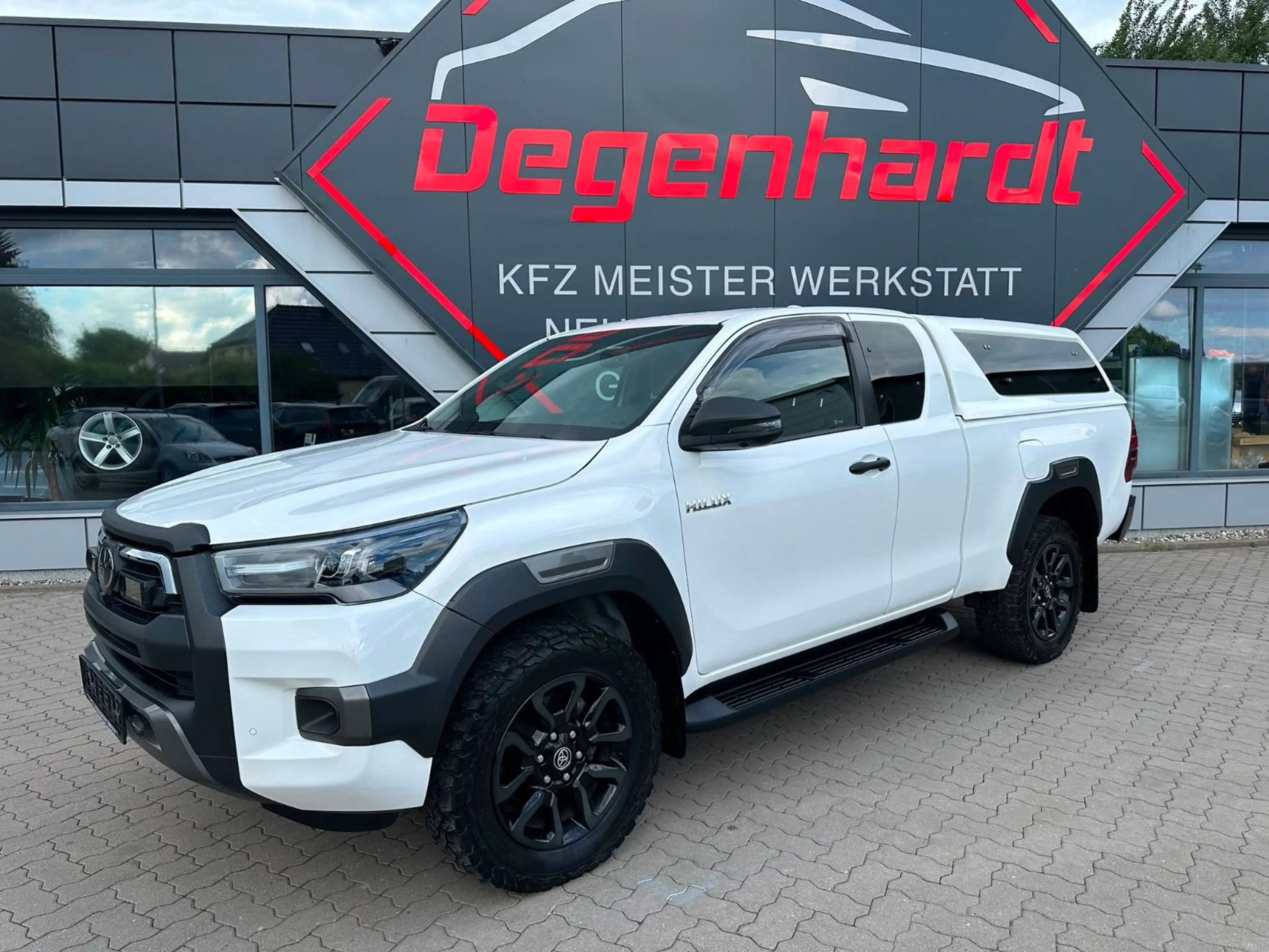 Toyota Hilux Extra Cab Invincible 4x4 NAV 360° AHK STH