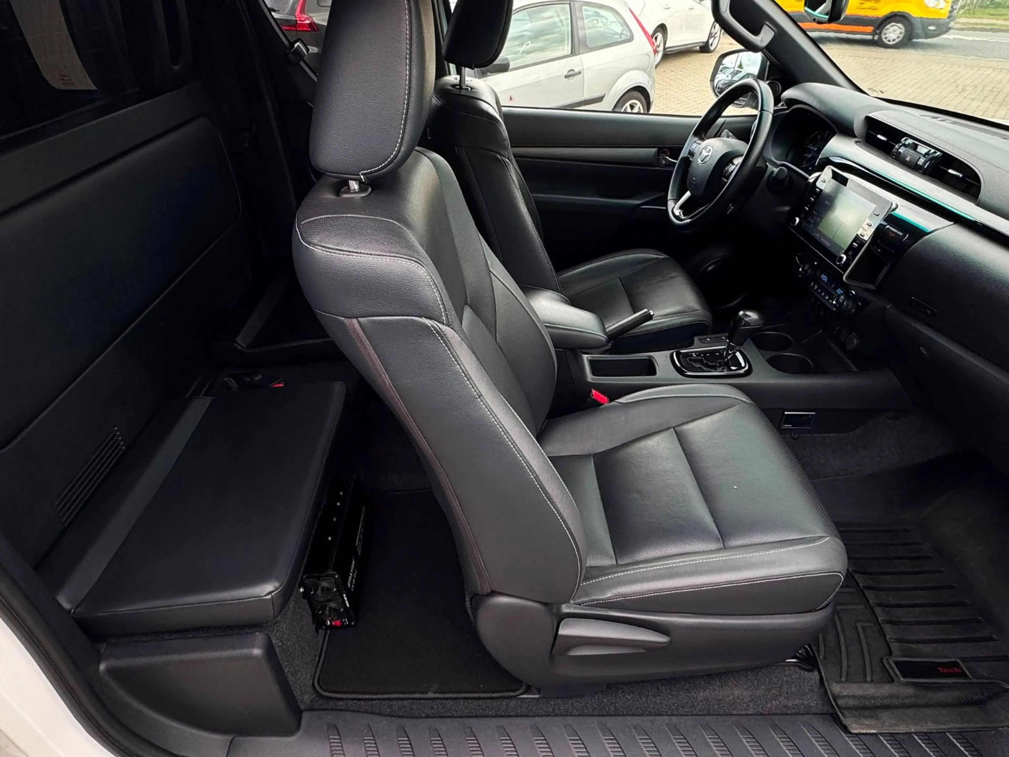 Toyota Hilux Extra Cab Invincible 4x4 NAV 360° AHK STH — photo 10