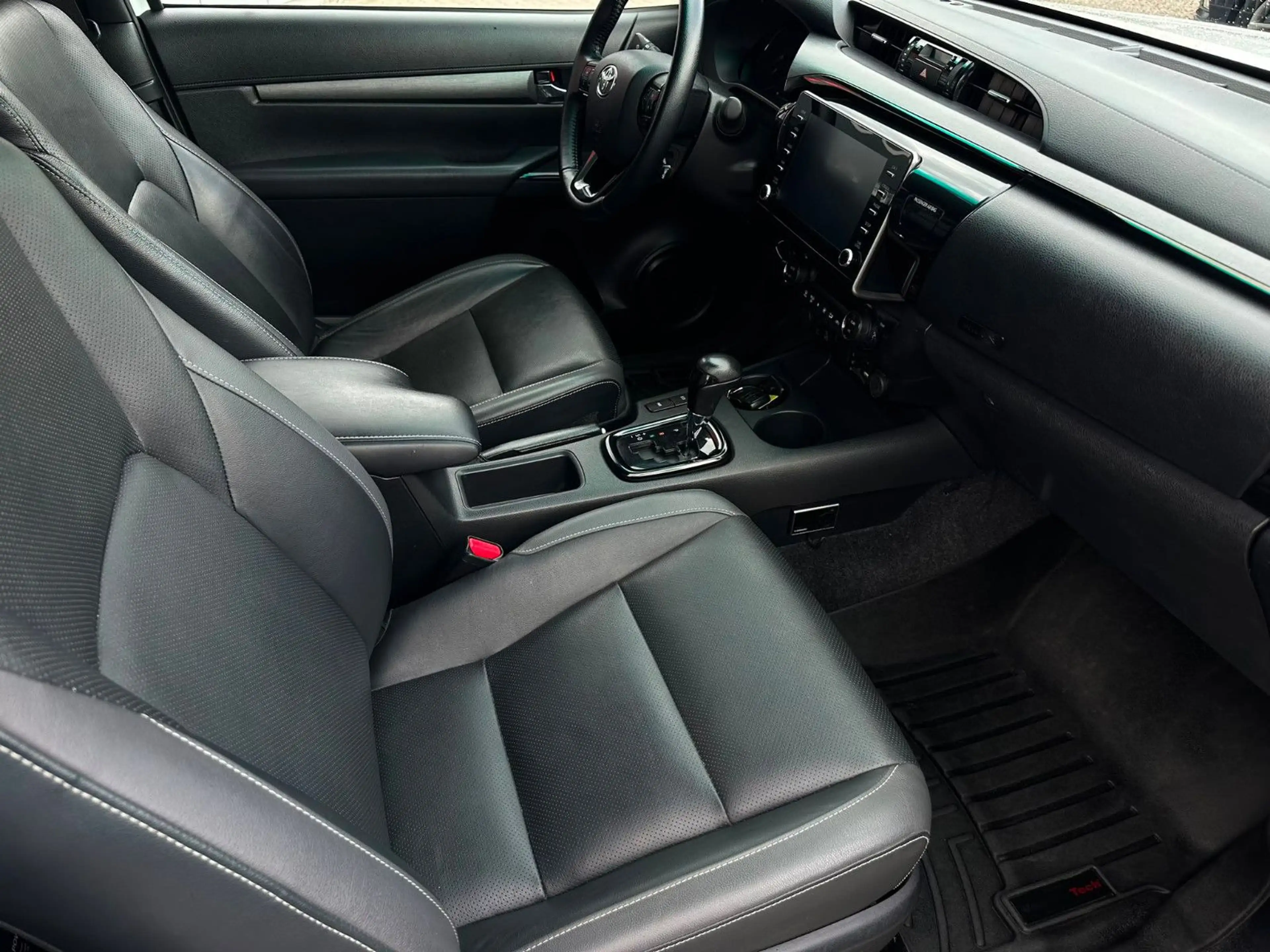 Toyota Hilux Extra Cab Invincible 4x4 NAV 360° AHK STH — photo 12