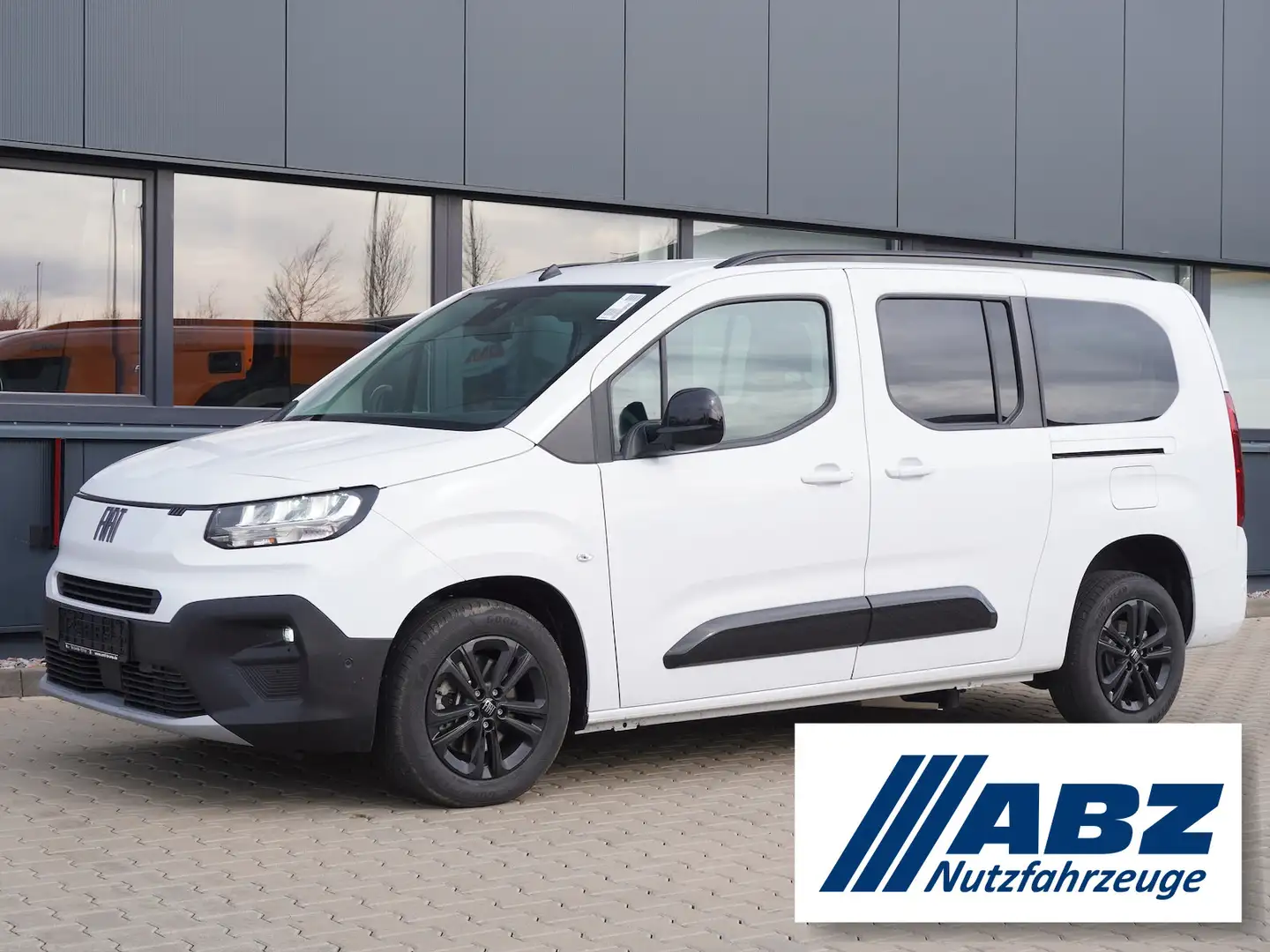 Fiat Doblo Maxi Kombi 130 Automatik / Rollstuhlumbau Blanc - 2