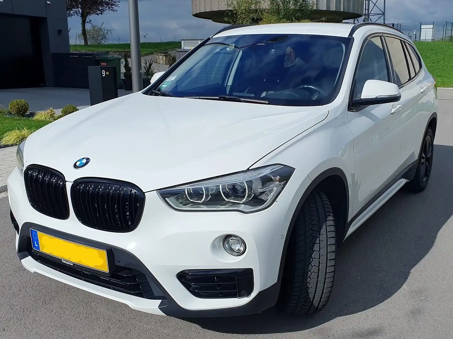 BMW X1 X1 xDrive18d Aut. Sport Line Blanc - 2