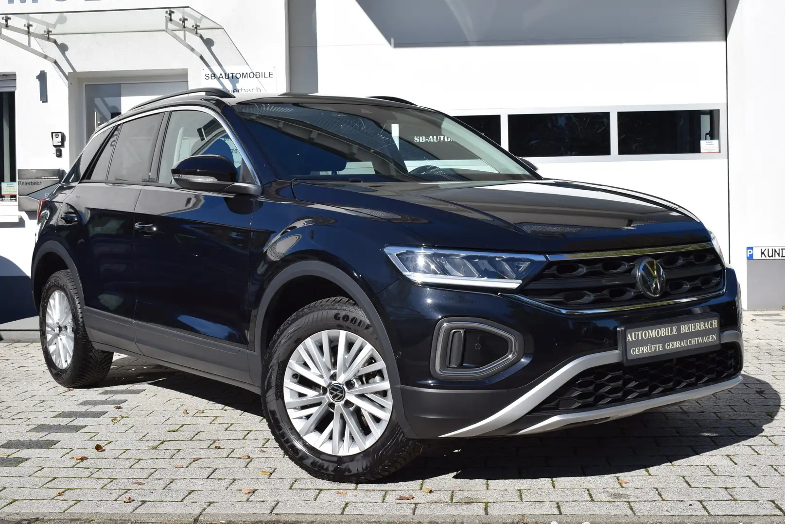 Volkswagen T-Roc 1.0 TSI Life/PDC/WinterP/ALU/AppleC/Mod25 Noir - 1
