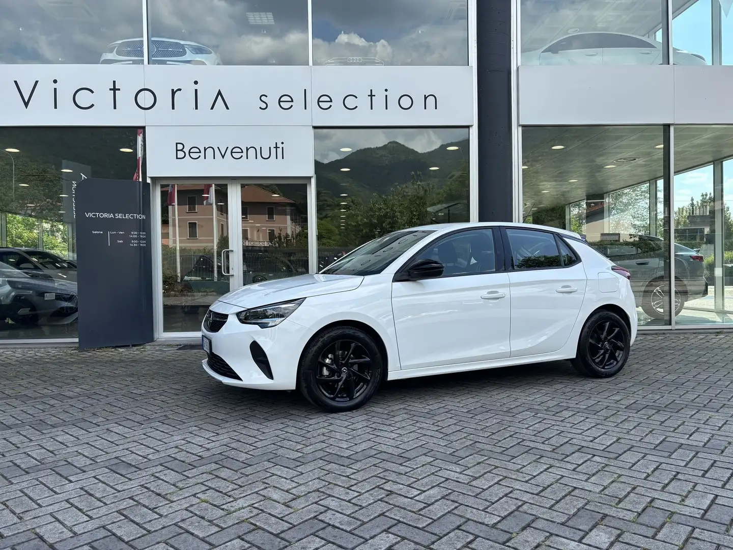 Opel Corsa CORSA 1.2 GPL 75 CV ELEGANCE C.MANUALE NEOPATENTA Bianco - 1