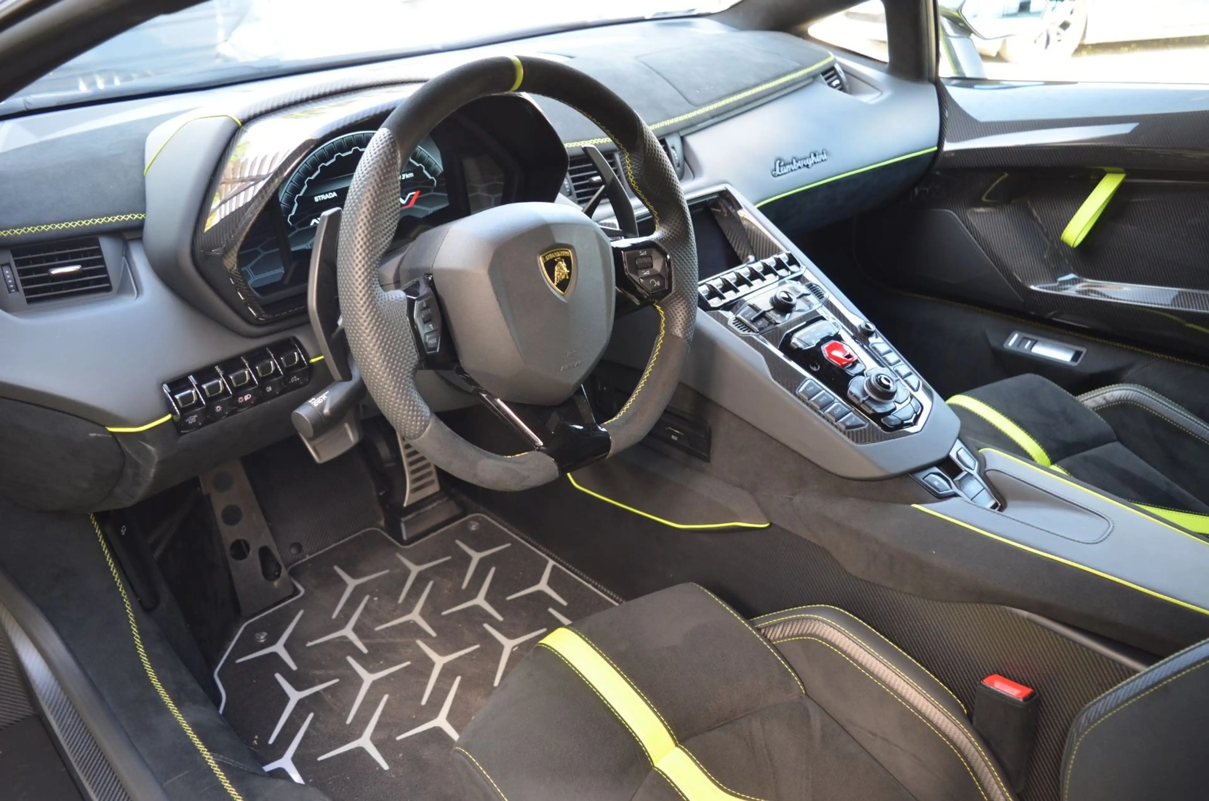 Lamborghini Aventador SVJ — photo 10