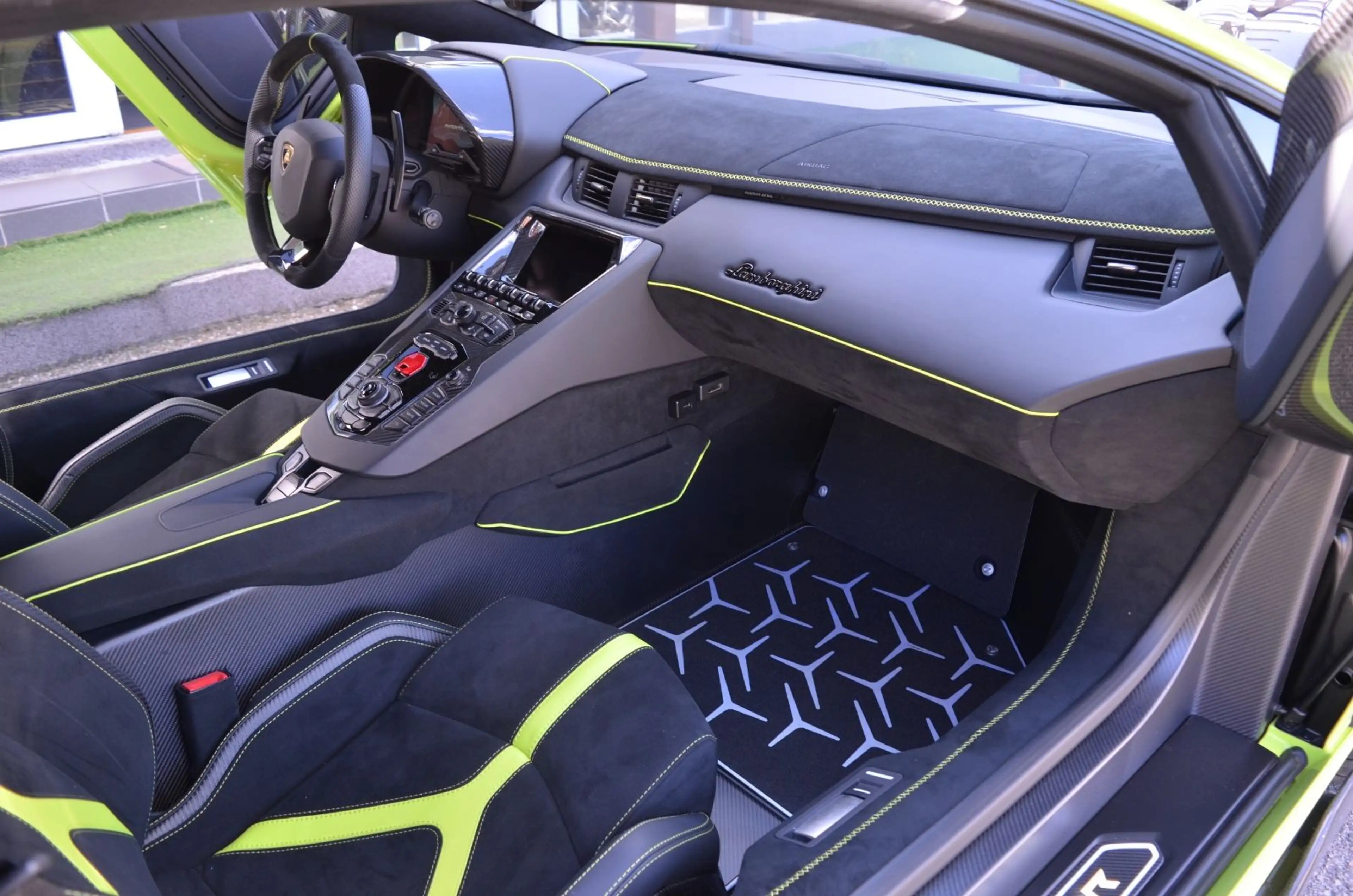 Lamborghini Aventador SVJ — photo 13