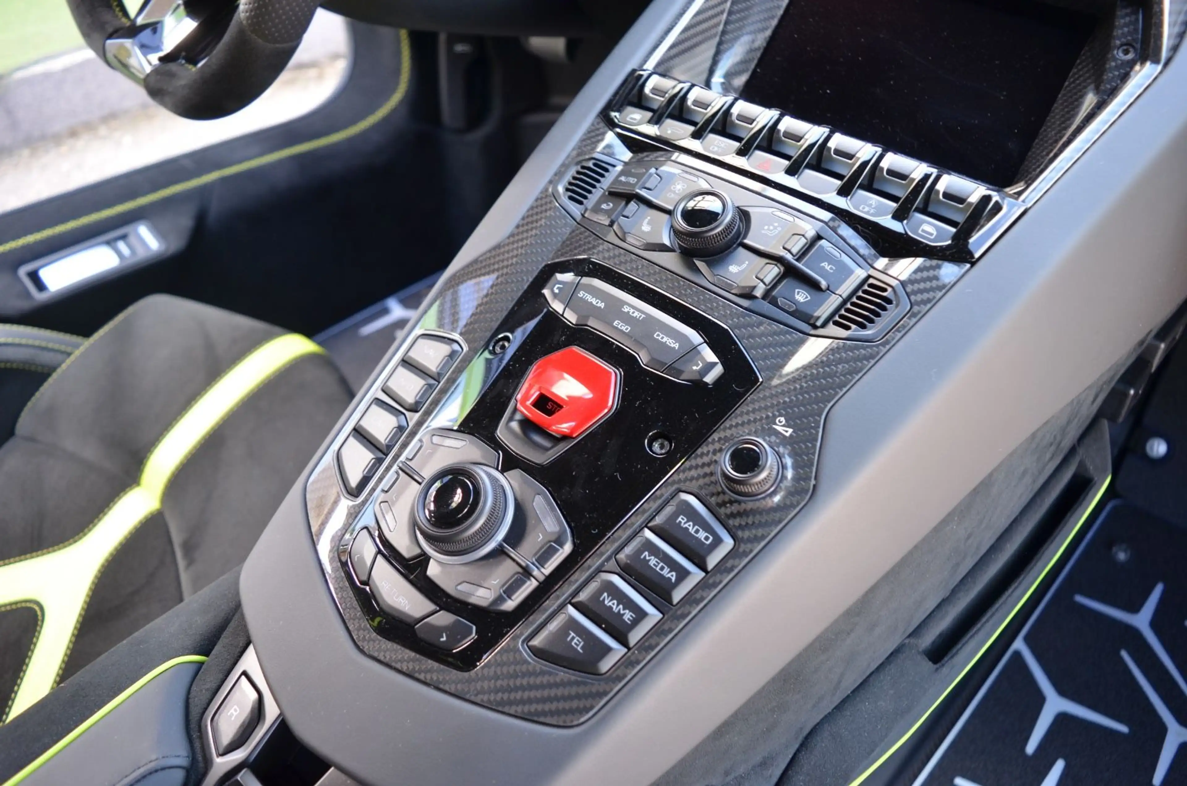 Lamborghini Aventador SVJ — photo 14