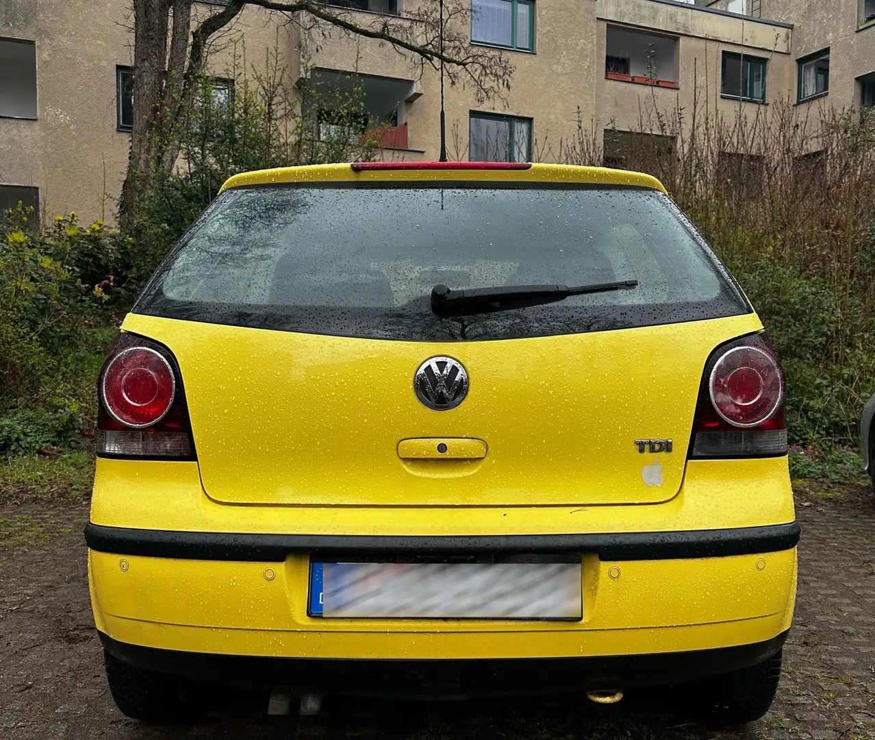 Volkswagen Polo 1.4 TDI Tour mit Standheizung und Carplay Yellow - 2