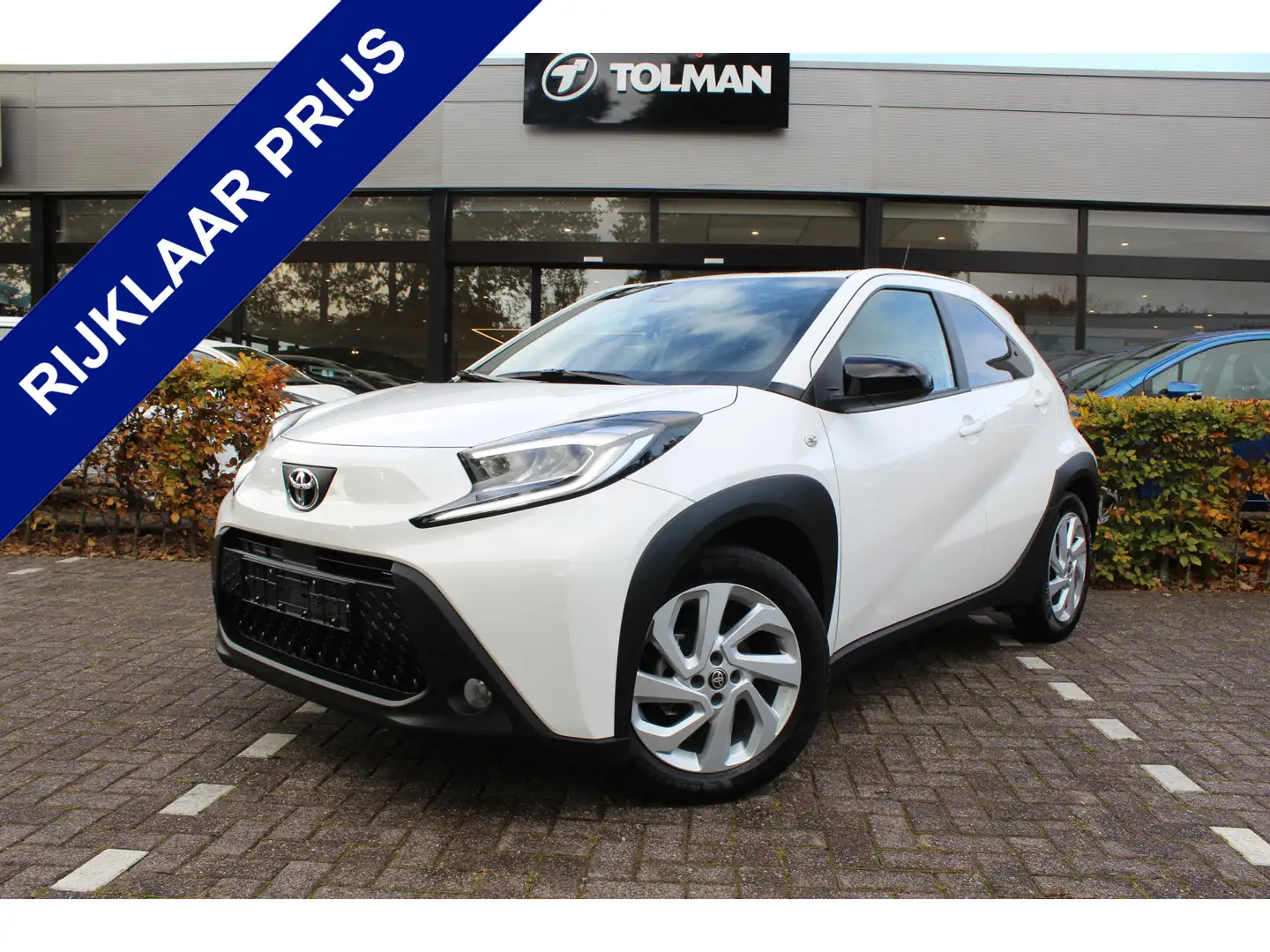 Toyota Aygo X 1.0 VVT-i MT First | Rijklaar | Stoel-/stuurverw. Wit - 1