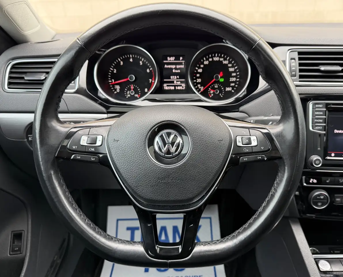 Volkswagen Jetta снимка Volkswagen Jetta