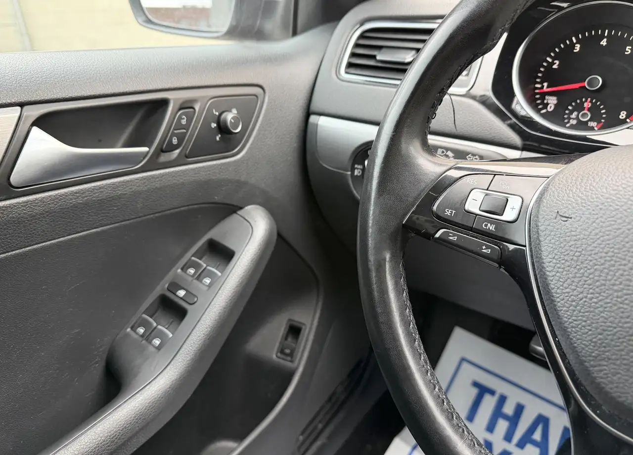 Volkswagen Jetta снимка Volkswagen Jetta