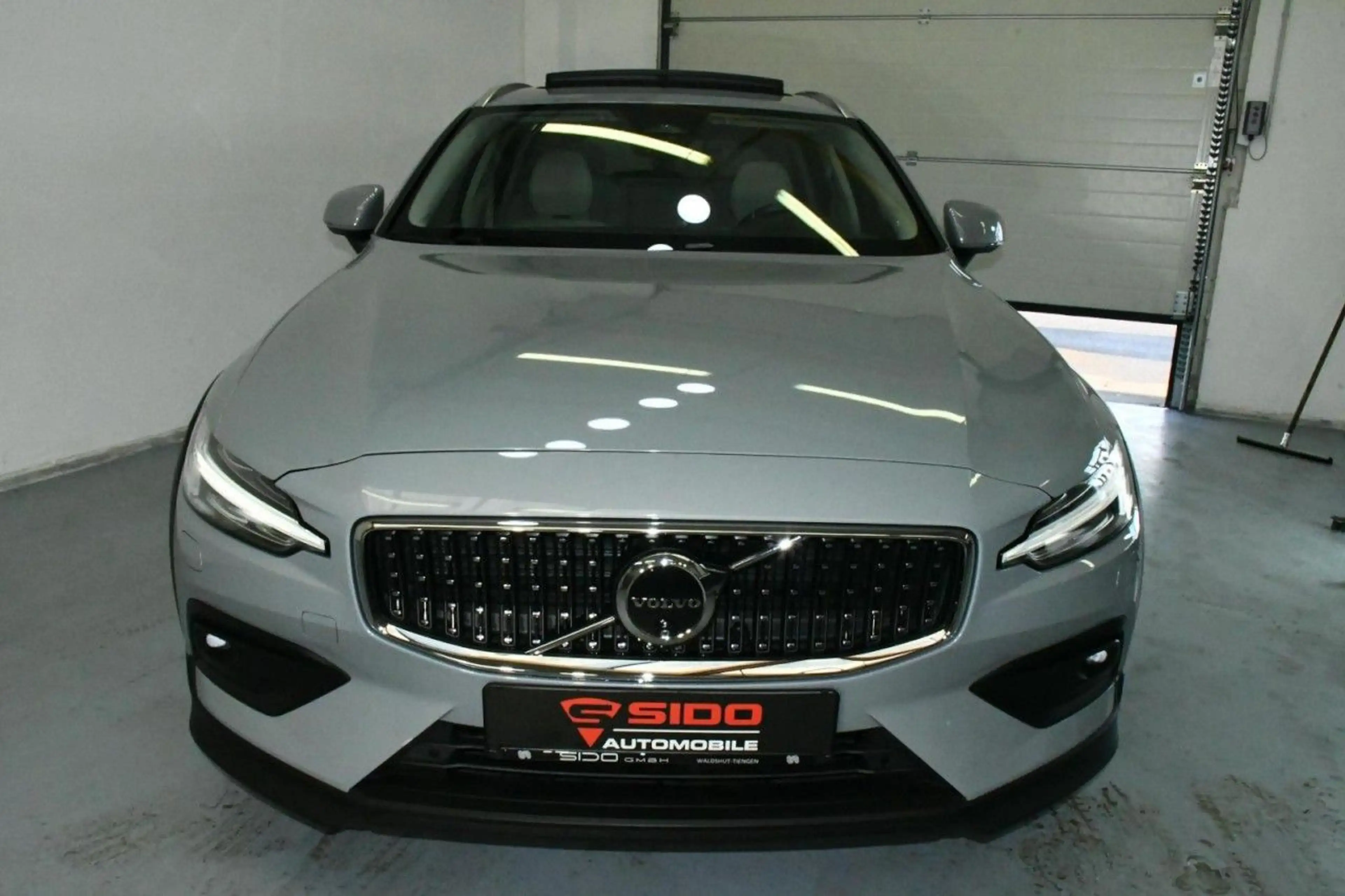 Volvo V60 Cross Country Country AWD Ultim ACC*PAN*H&K*AHK*SBEL Klima Navi — photo 3