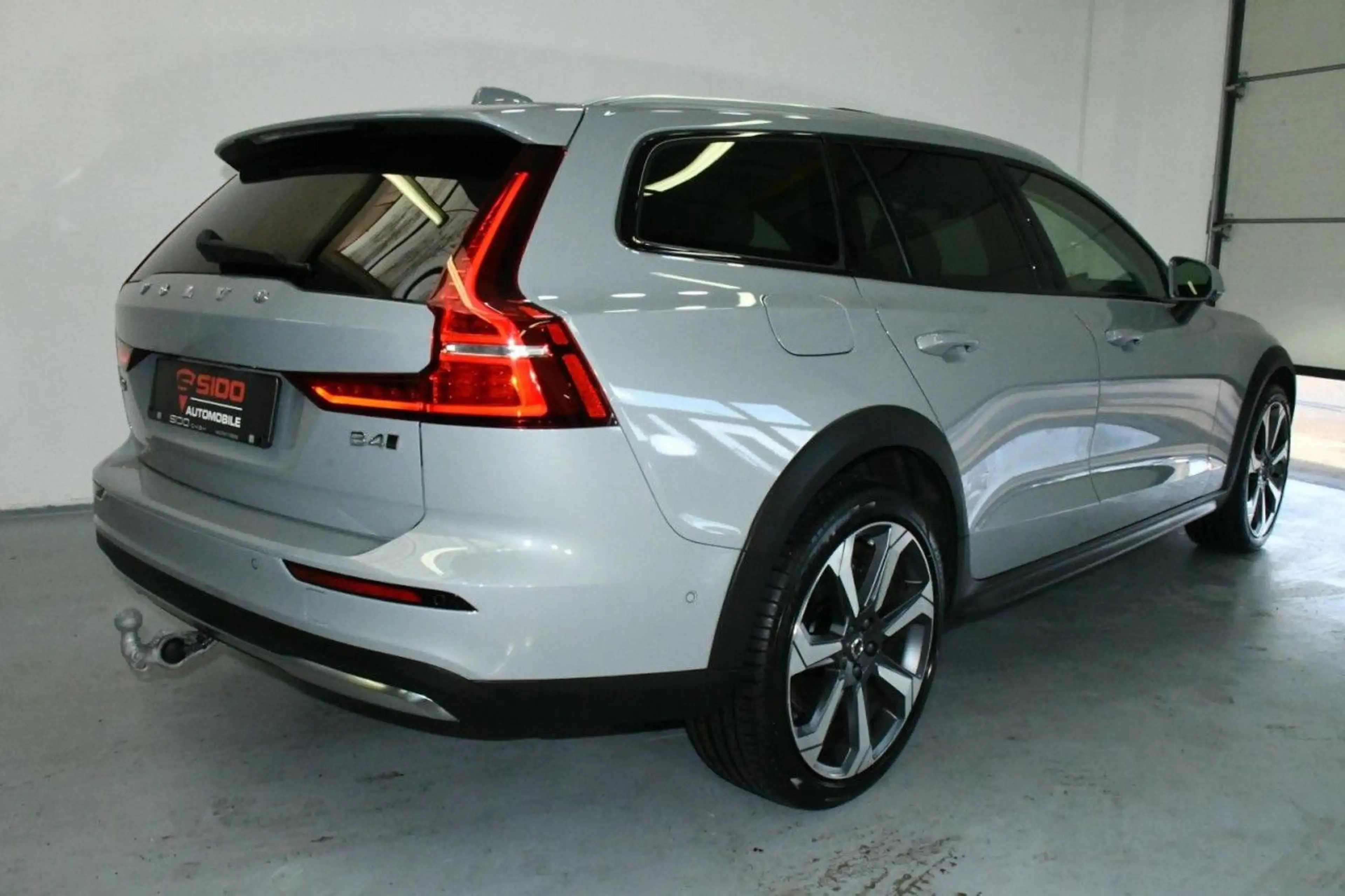 Volvo V60 Cross Country Country AWD Ultim ACC*PAN*H&K*AHK*SBEL Klima Navi — photo 6
