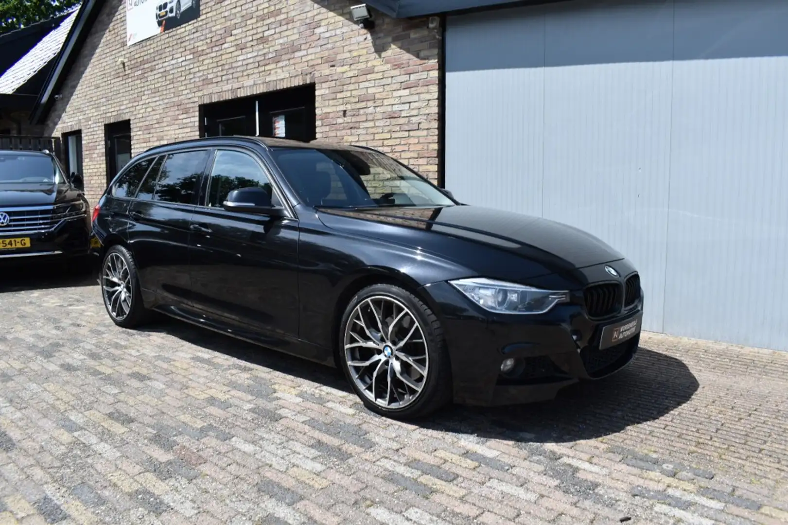 BMW 330D HIGH EXECUTIVE, Xenon, Pano, HUD Zwart - 2
