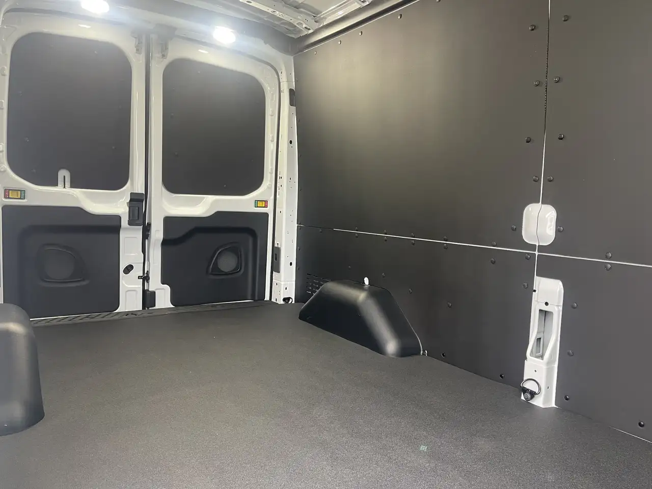 Ford Transit Cargo Van снимка Ford Transit Cargo Van