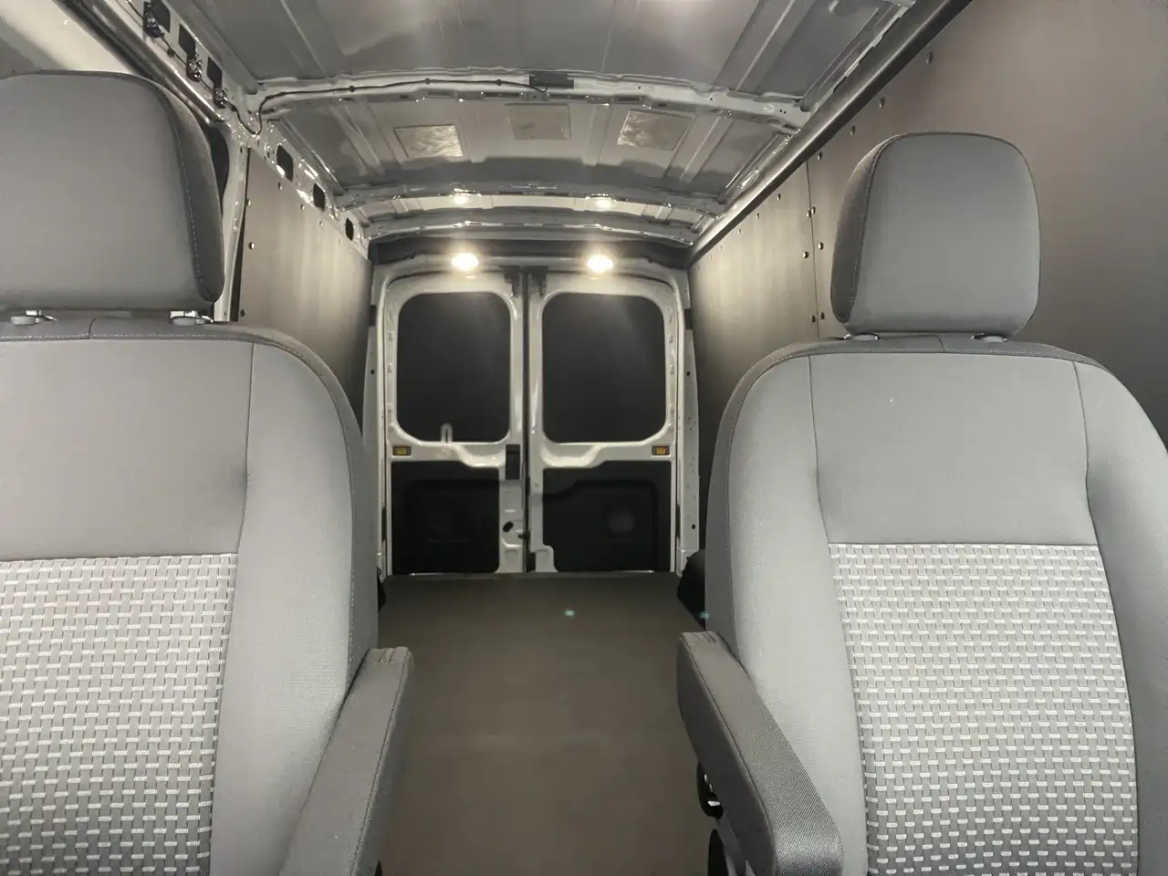 Ford Transit Cargo Van снимка Ford Transit Cargo Van