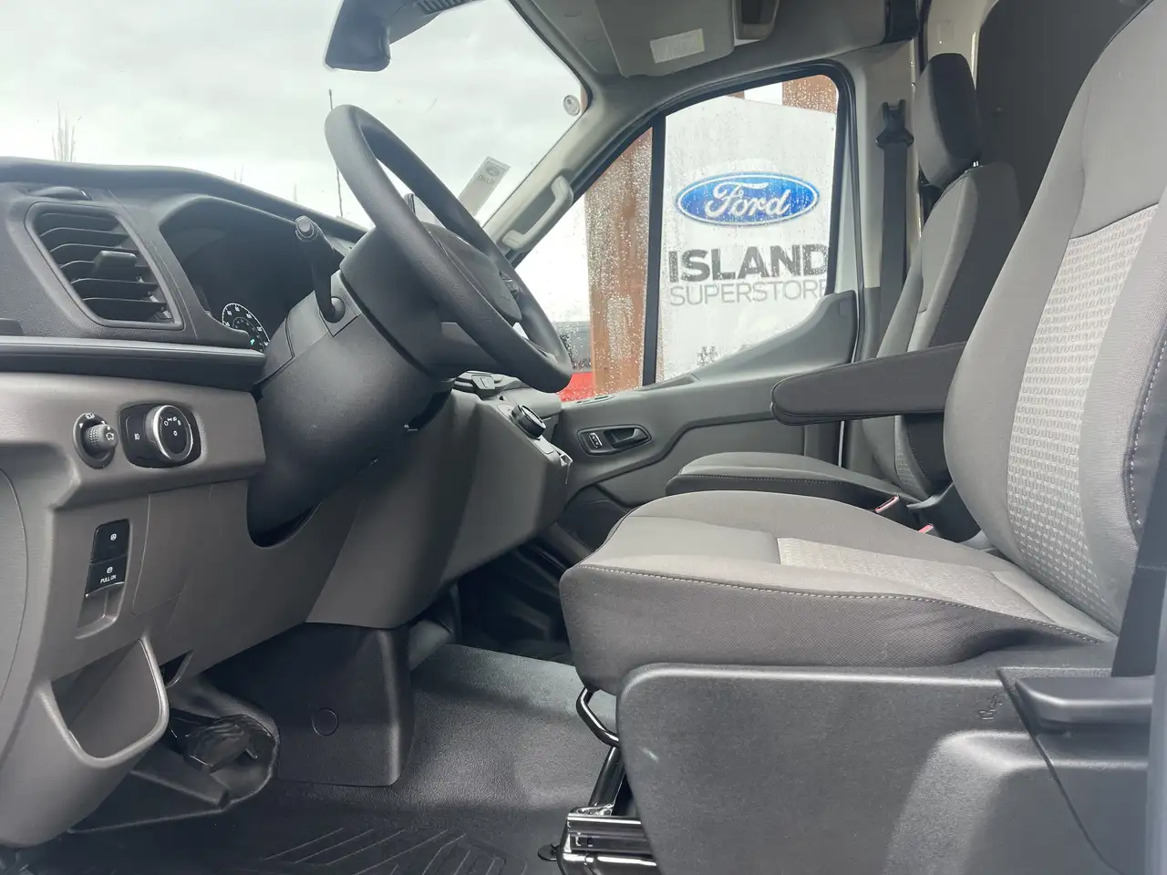 Ford Transit Cargo Van снимка Ford Transit Cargo Van