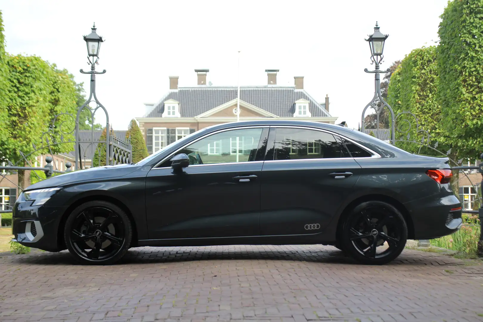 Audi A3 Limousine 30 TFSI S-LINE AUTOMAAT | NL-AUTO! | 1 E Gris - 2