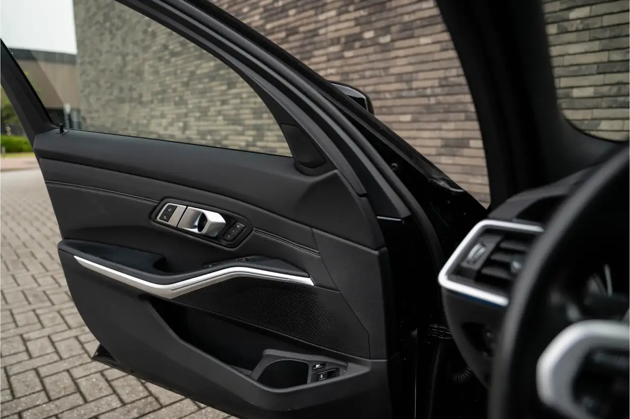 BMW 3 Series 3-serie Touring 330e M-Sport Live Cockpit Pa, миниатюра 23