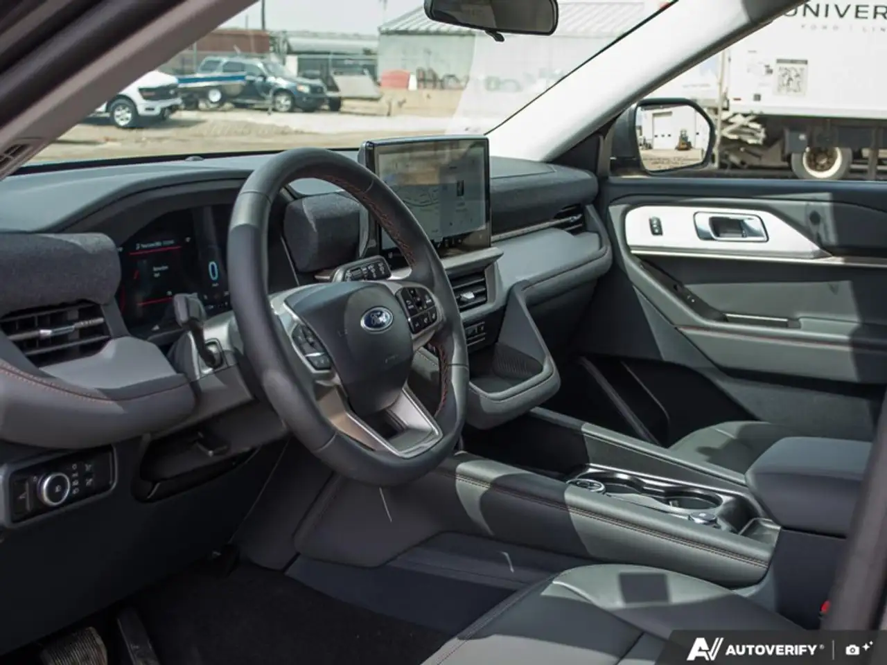 Ford Explorer photo Ford Explorer