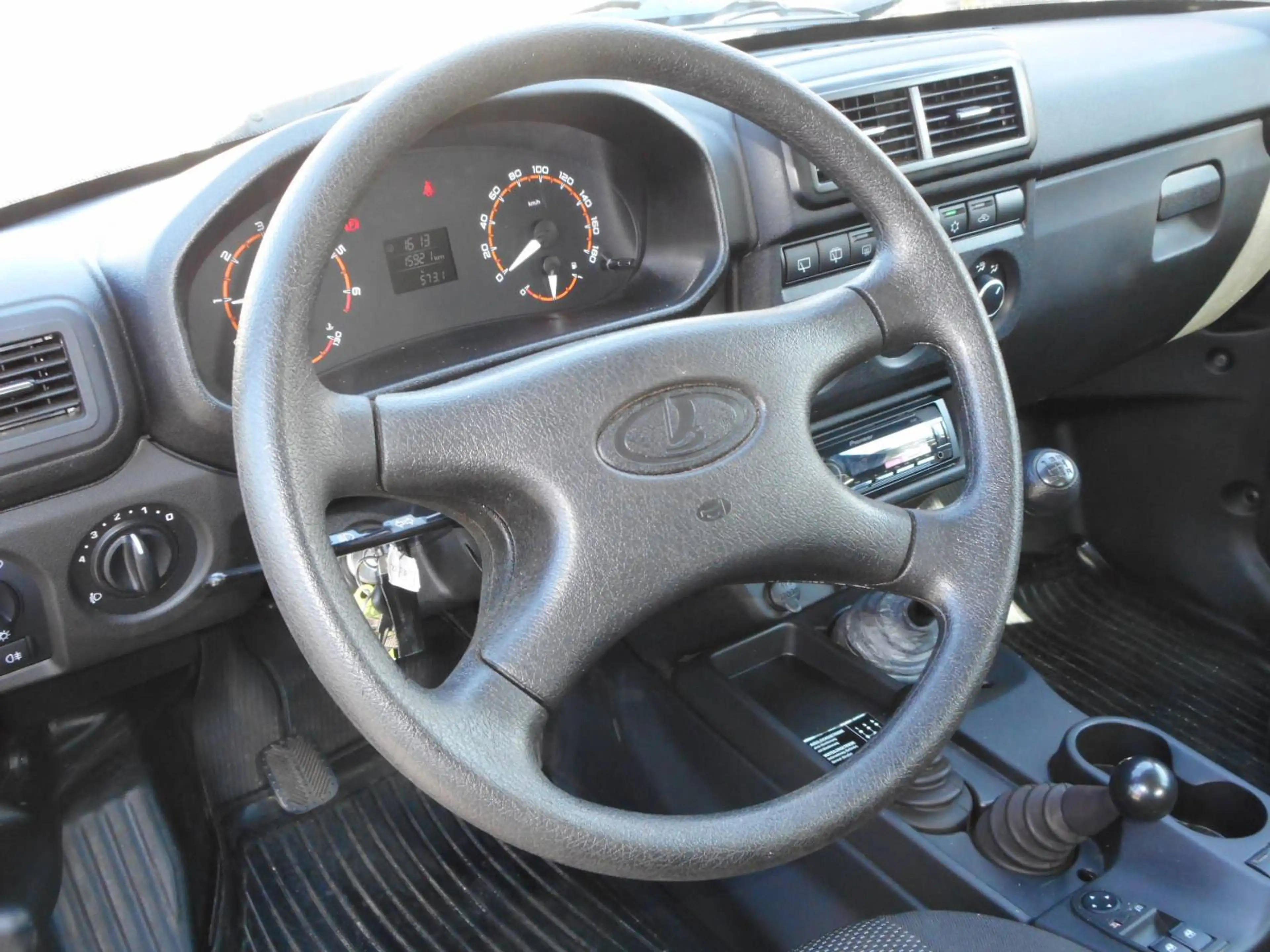Lada Niva 4x4 Legend, Klima, nur 16.000 km! — photo 8