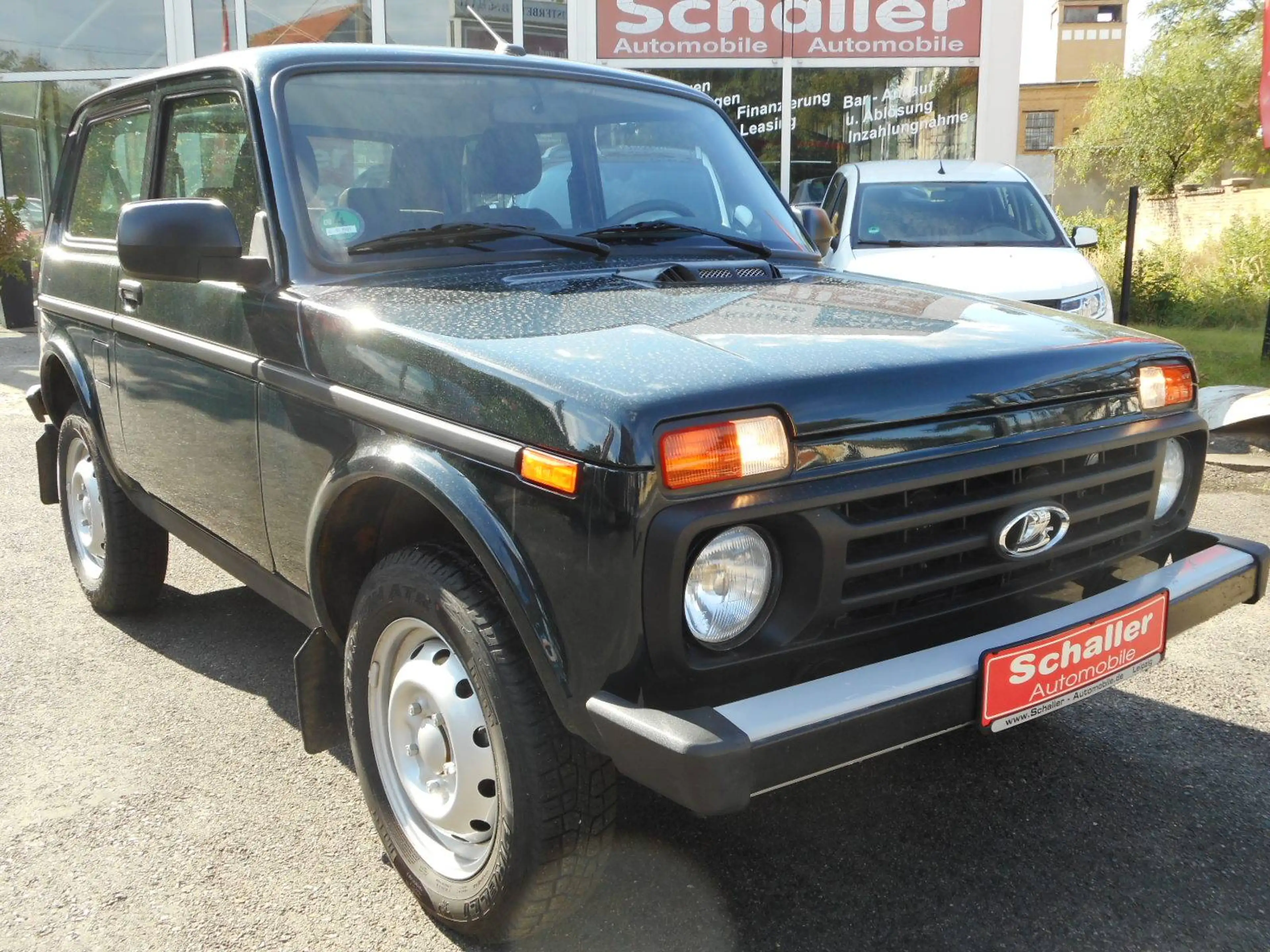 Lada Niva 4x4 Legend, Klima, nur 16.000 km!