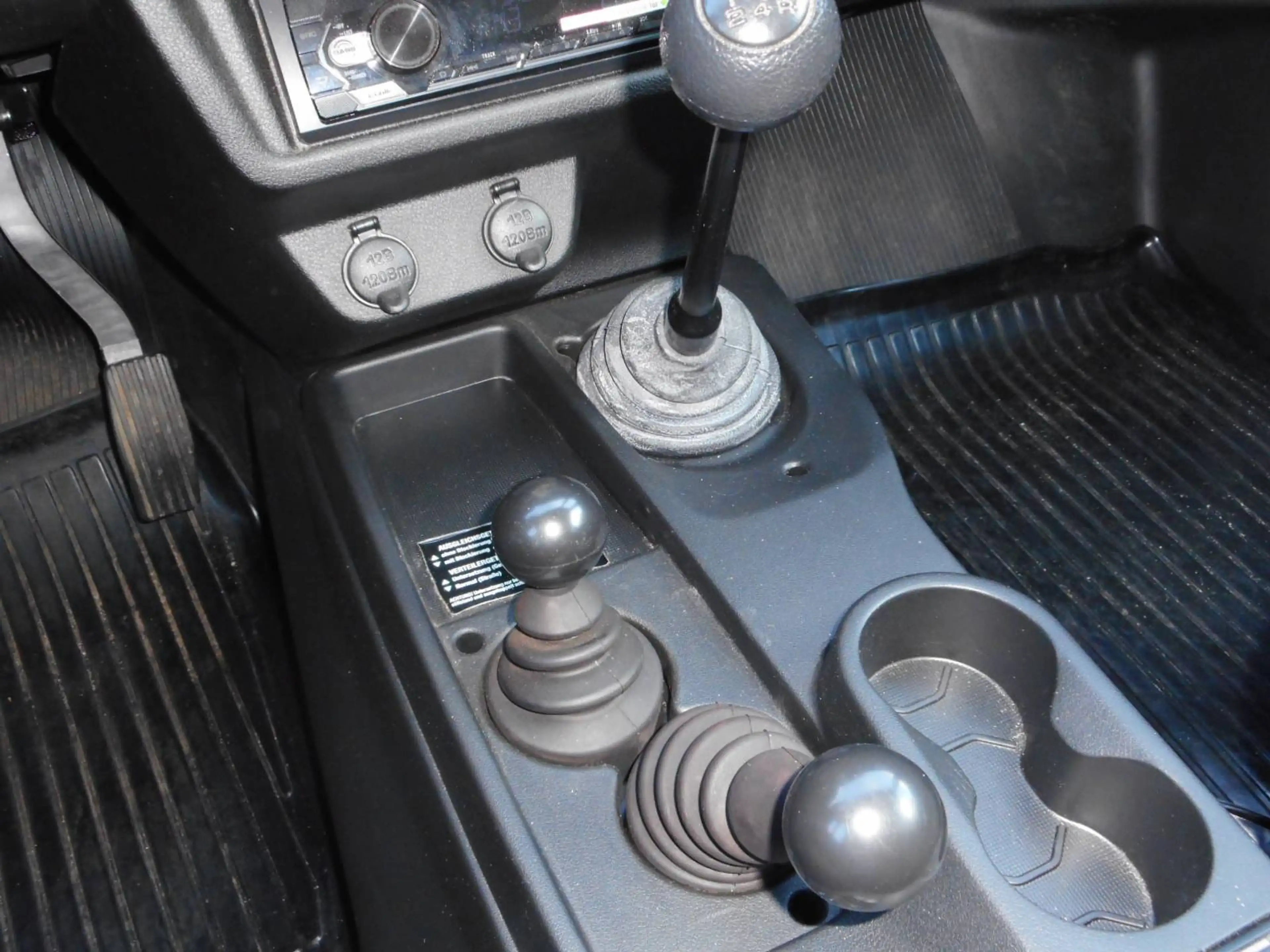 Lada Niva 4x4 Legend, Klima, nur 16.000 km! — photo 12