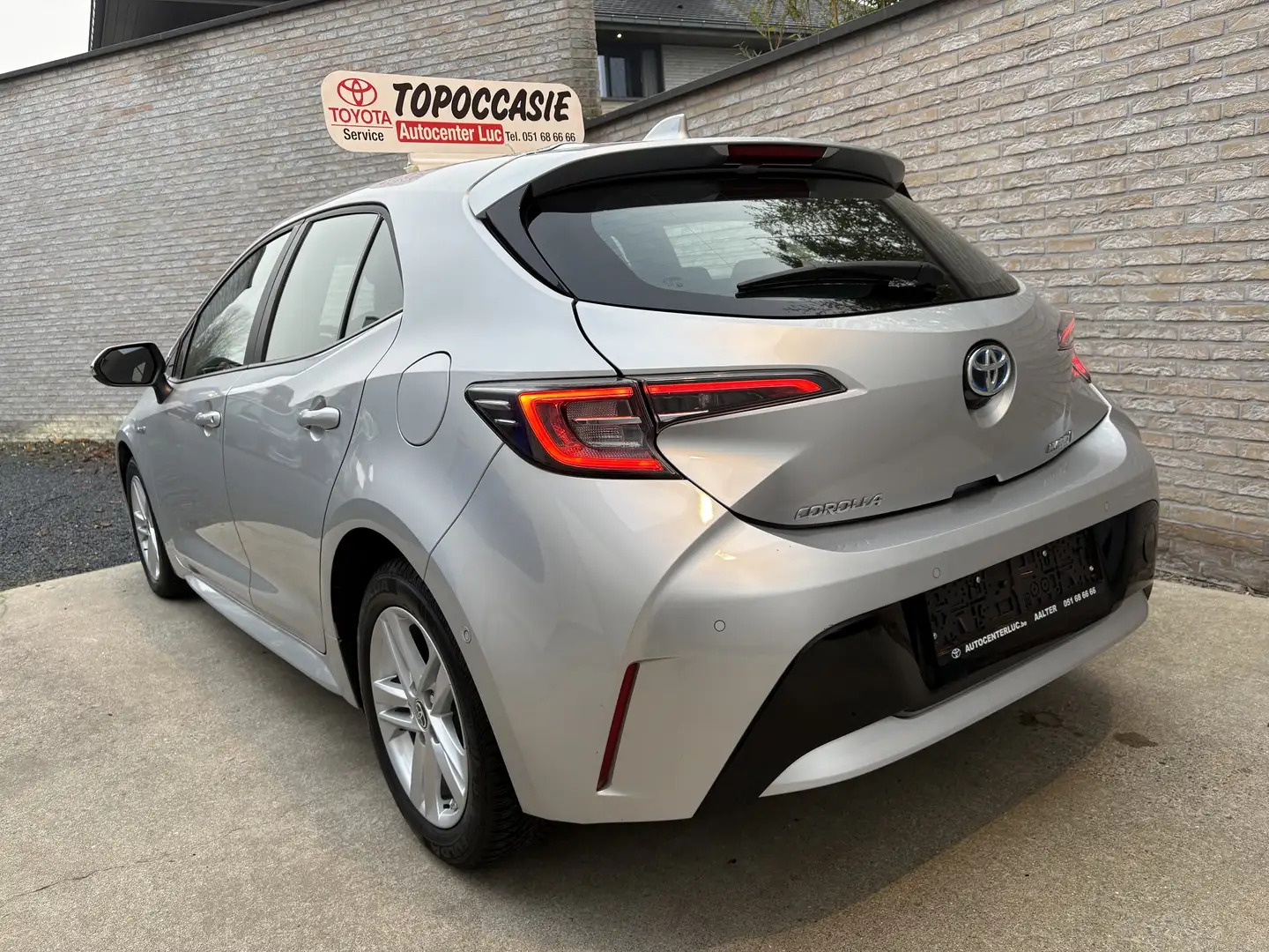 Toyota Corolla 1.8 HYBRID AUTOMAAT / BUSINESS PACK / 41500KM Argent - 2