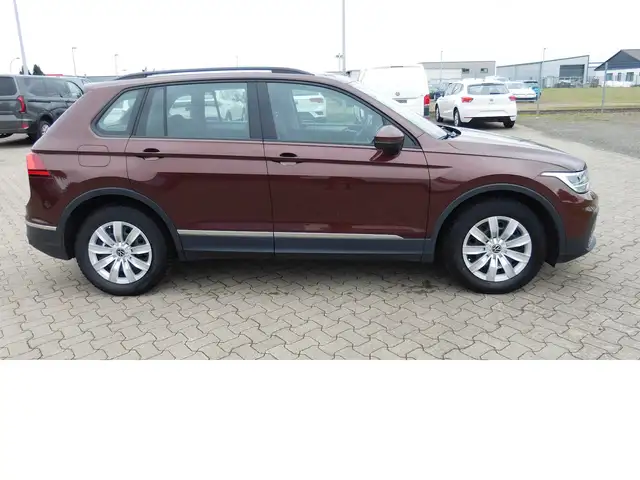 Volkswagen Tiguan view 2