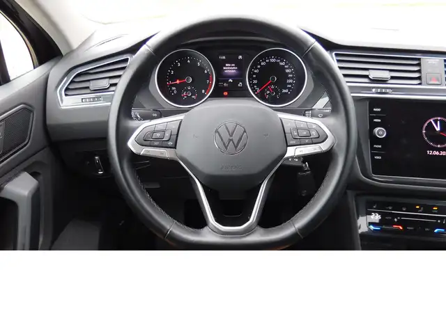 Volkswagen Tiguan view 8